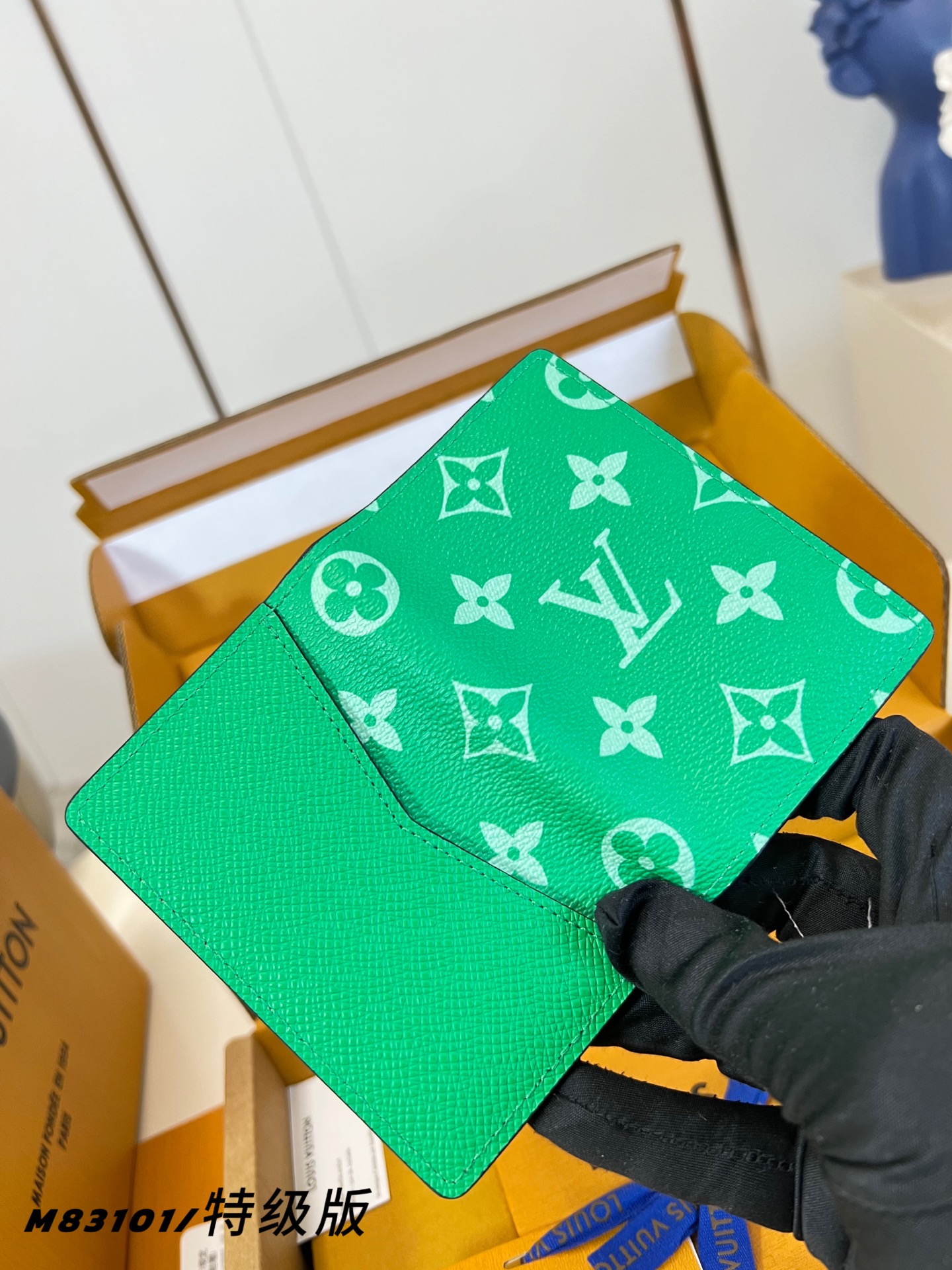 Louis Vuitton Basic Bag M-s