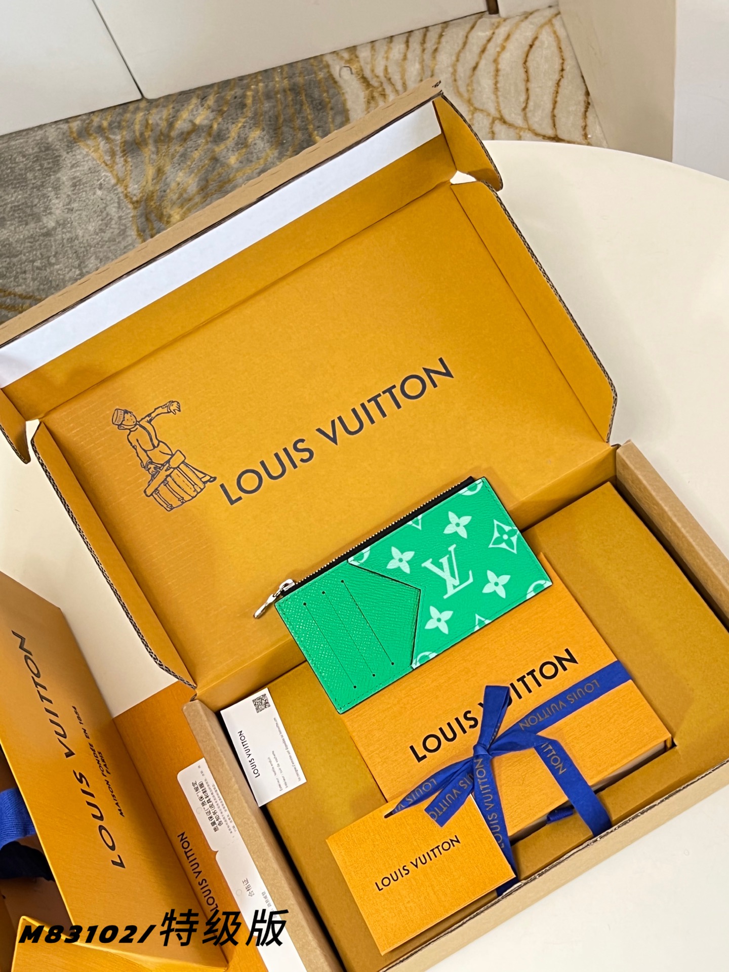 Louis Vuitton Basic Bag Canvas M