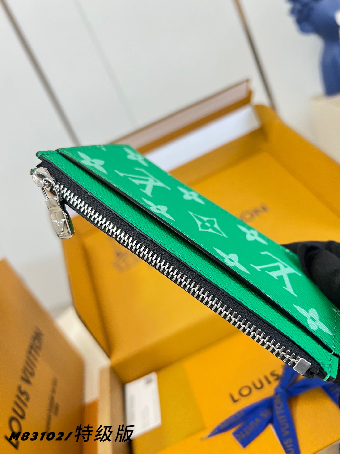 Louis Vuitton Basic Bag Canvas M