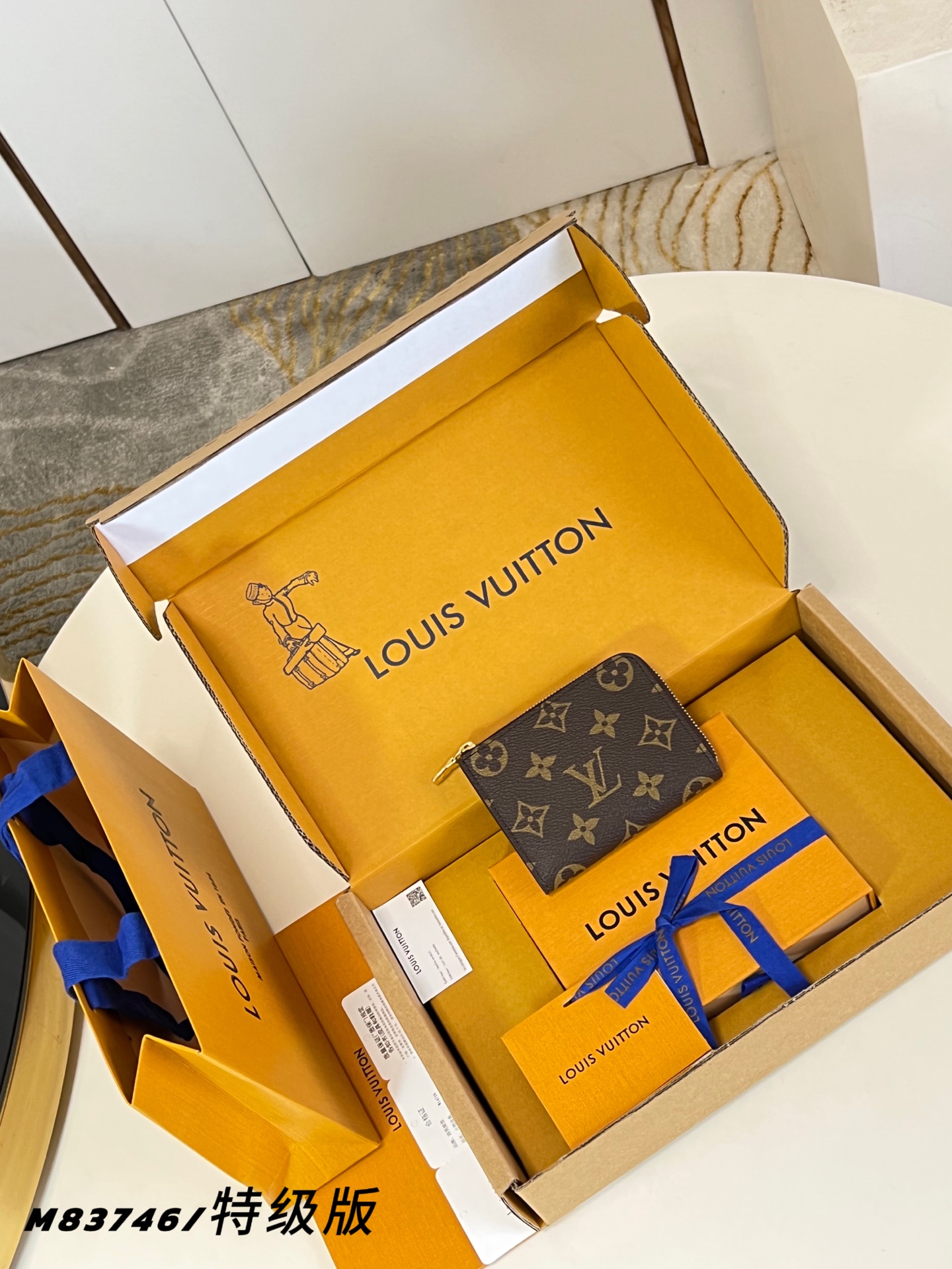 Louis Vuitton Basic Bag M-l