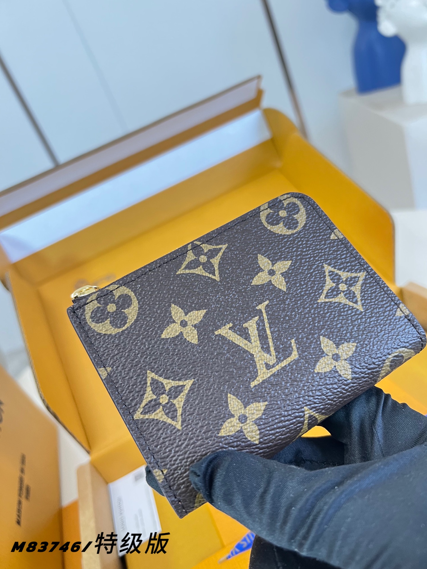 Louis Vuitton Basic Bag M-l