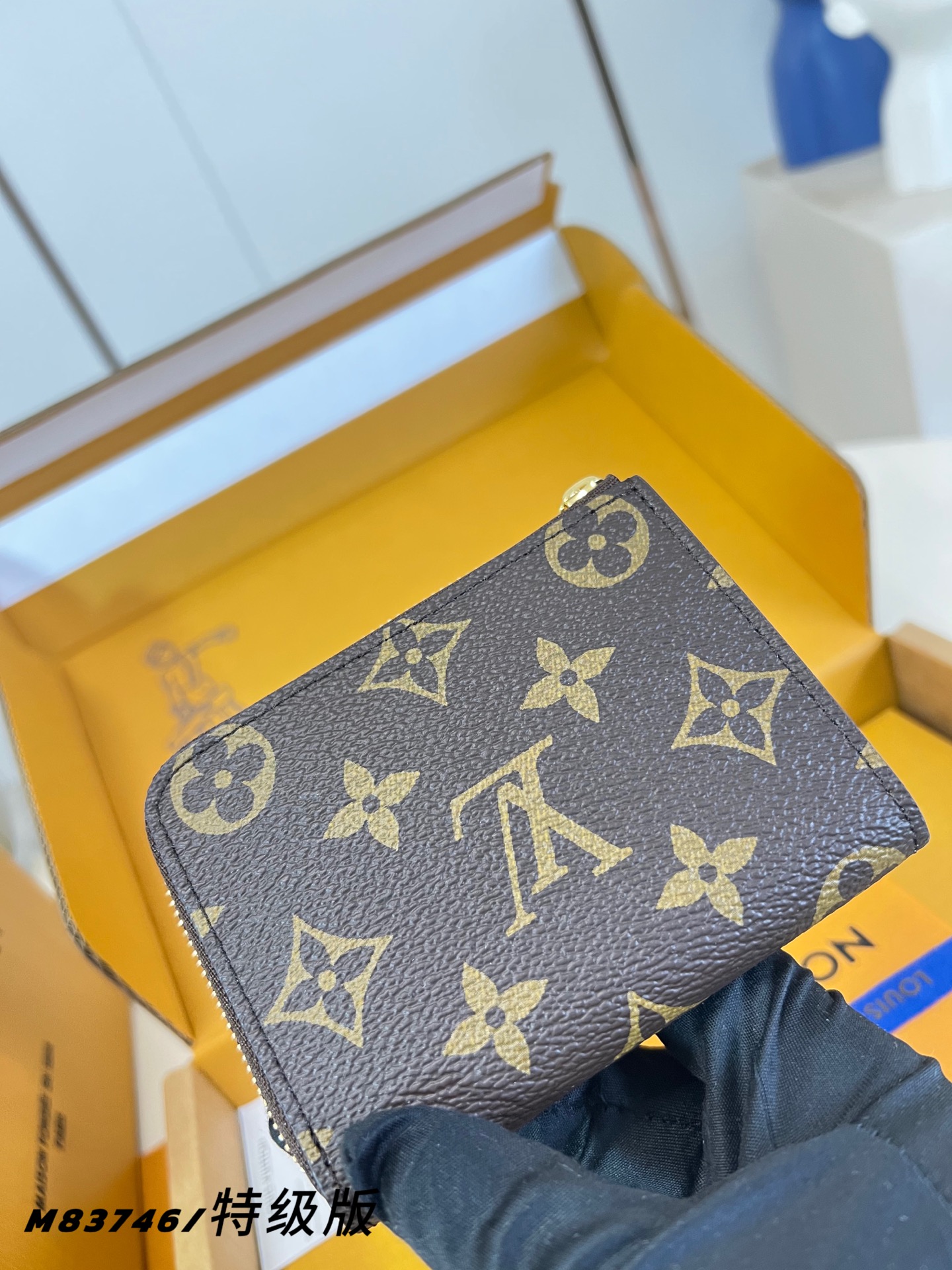 Louis Vuitton Basic Bag M-l