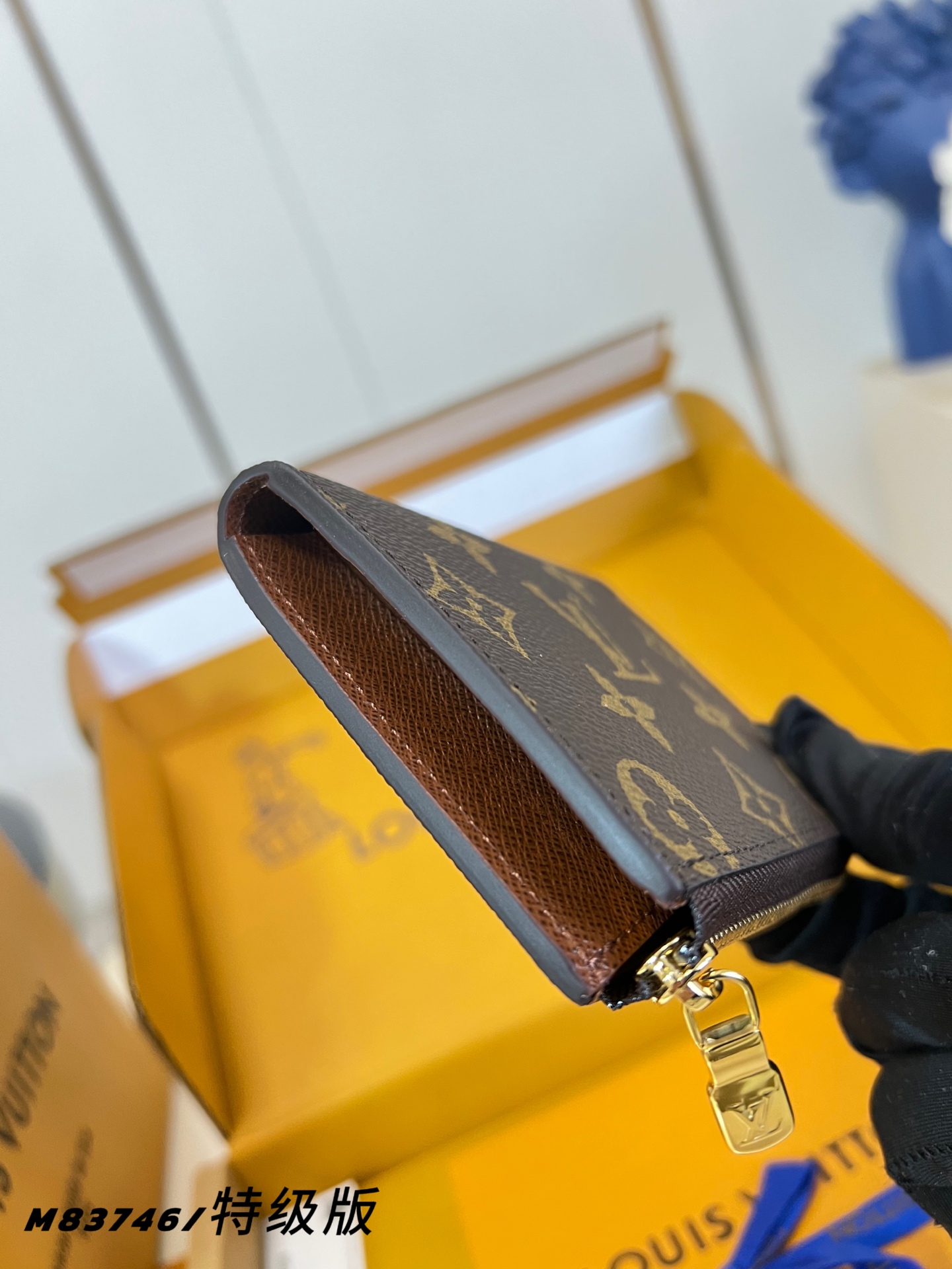 Louis Vuitton Basic Bag M-l