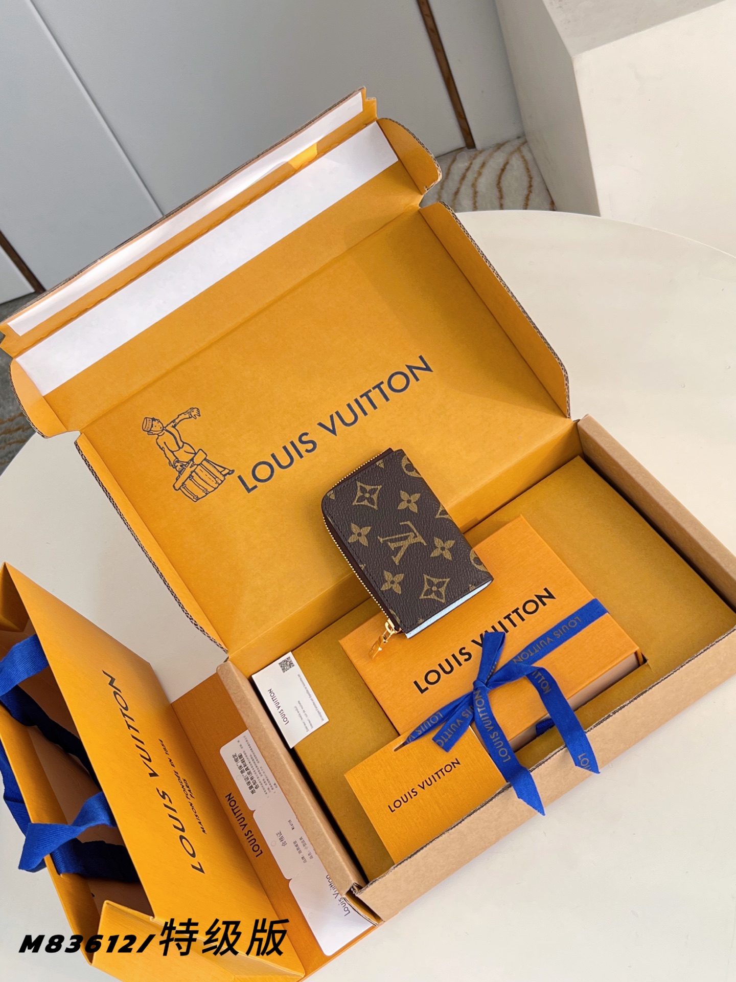 Louis Vuitton Basic Bag Canvas M