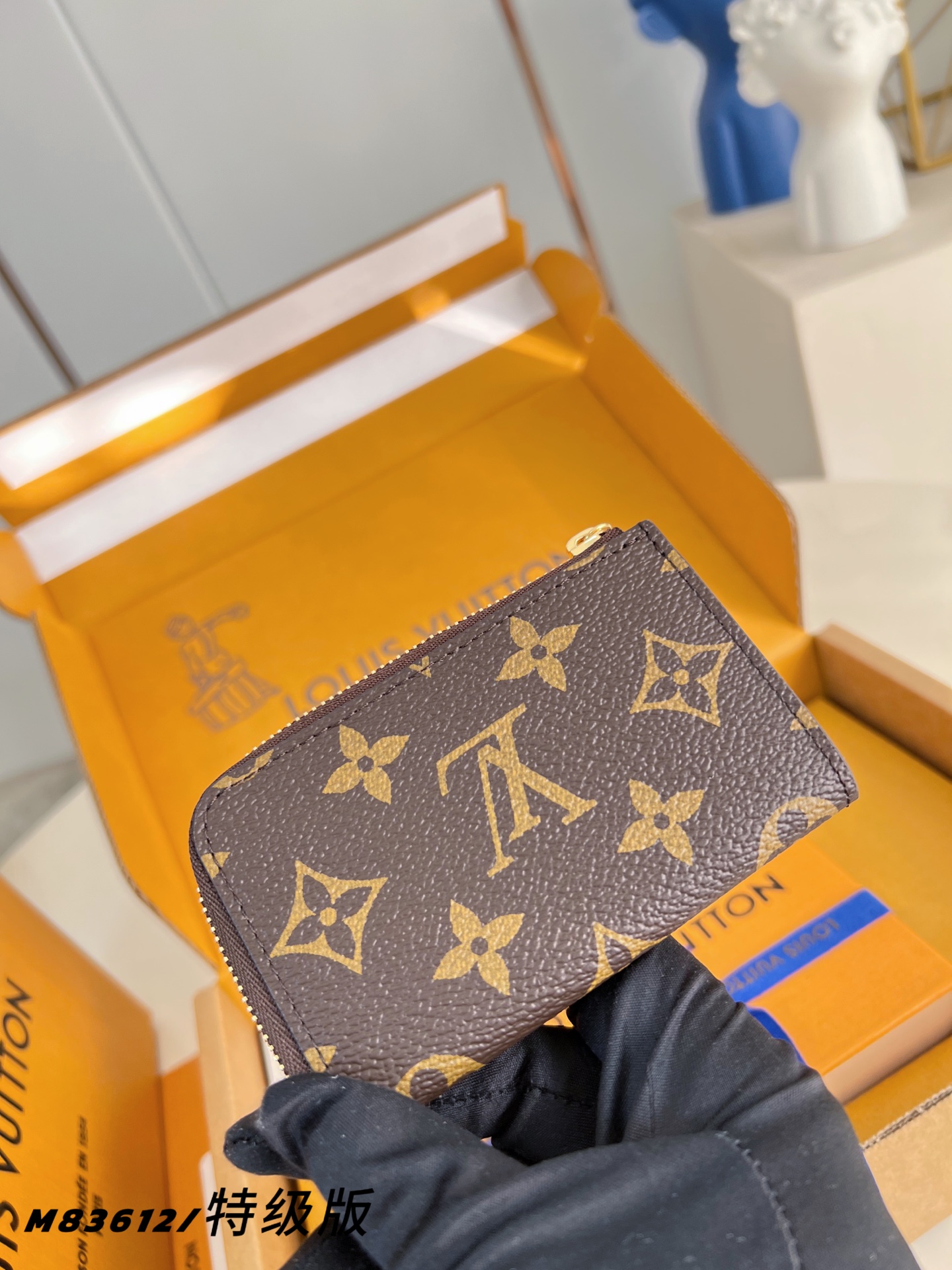 Louis Vuitton Basic Bag Canvas M