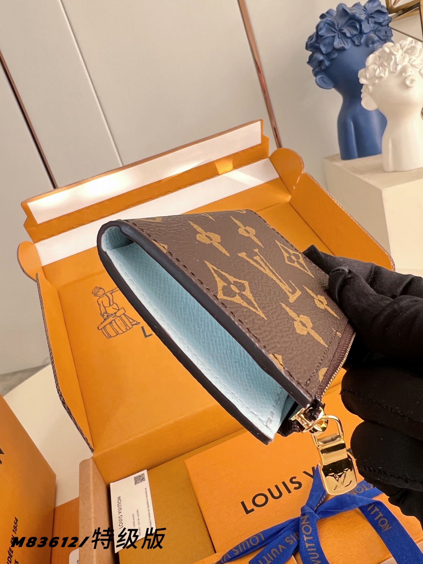 Louis Vuitton Basic Bag Canvas M