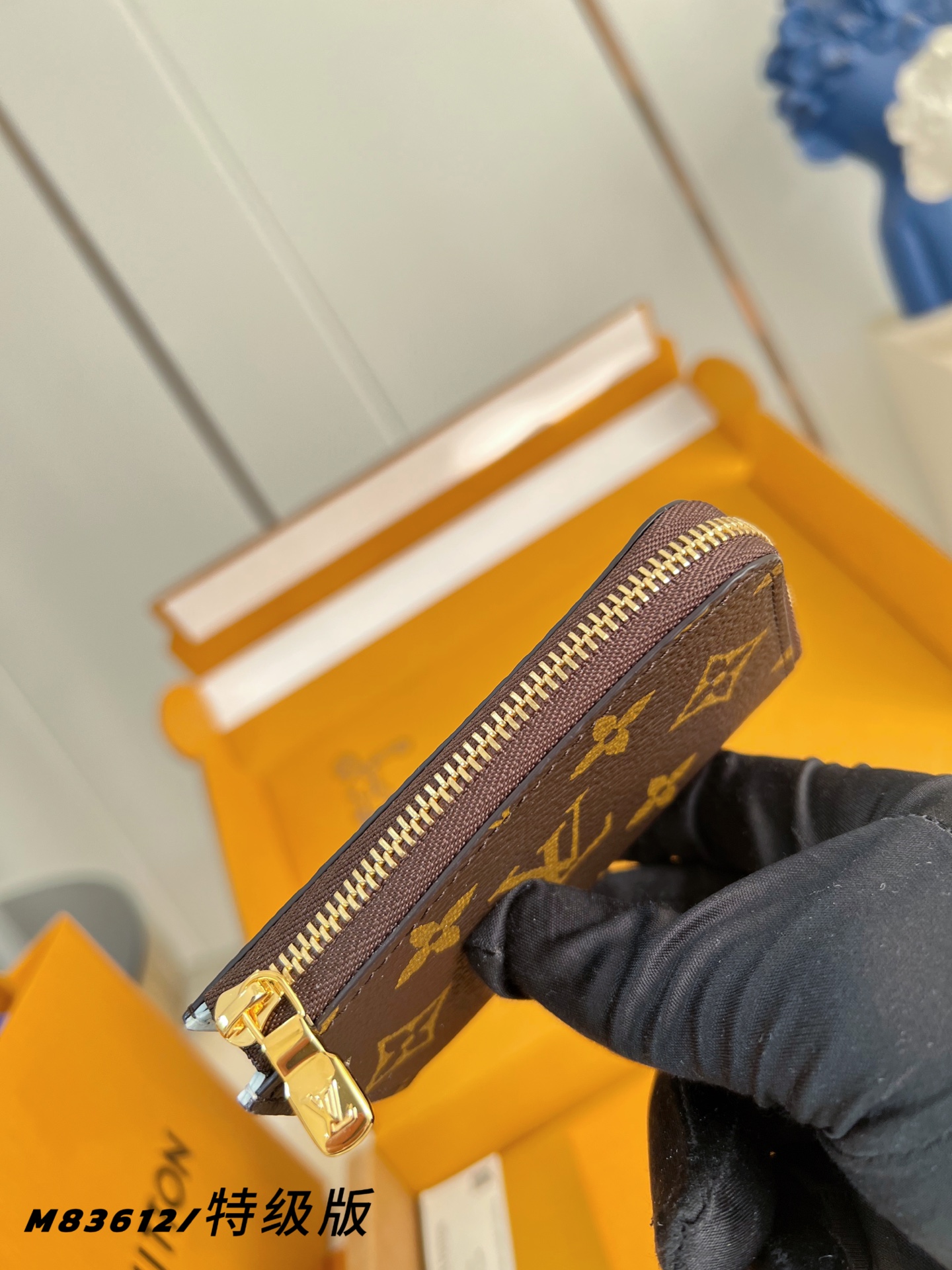 Louis Vuitton Basic Bag Canvas M