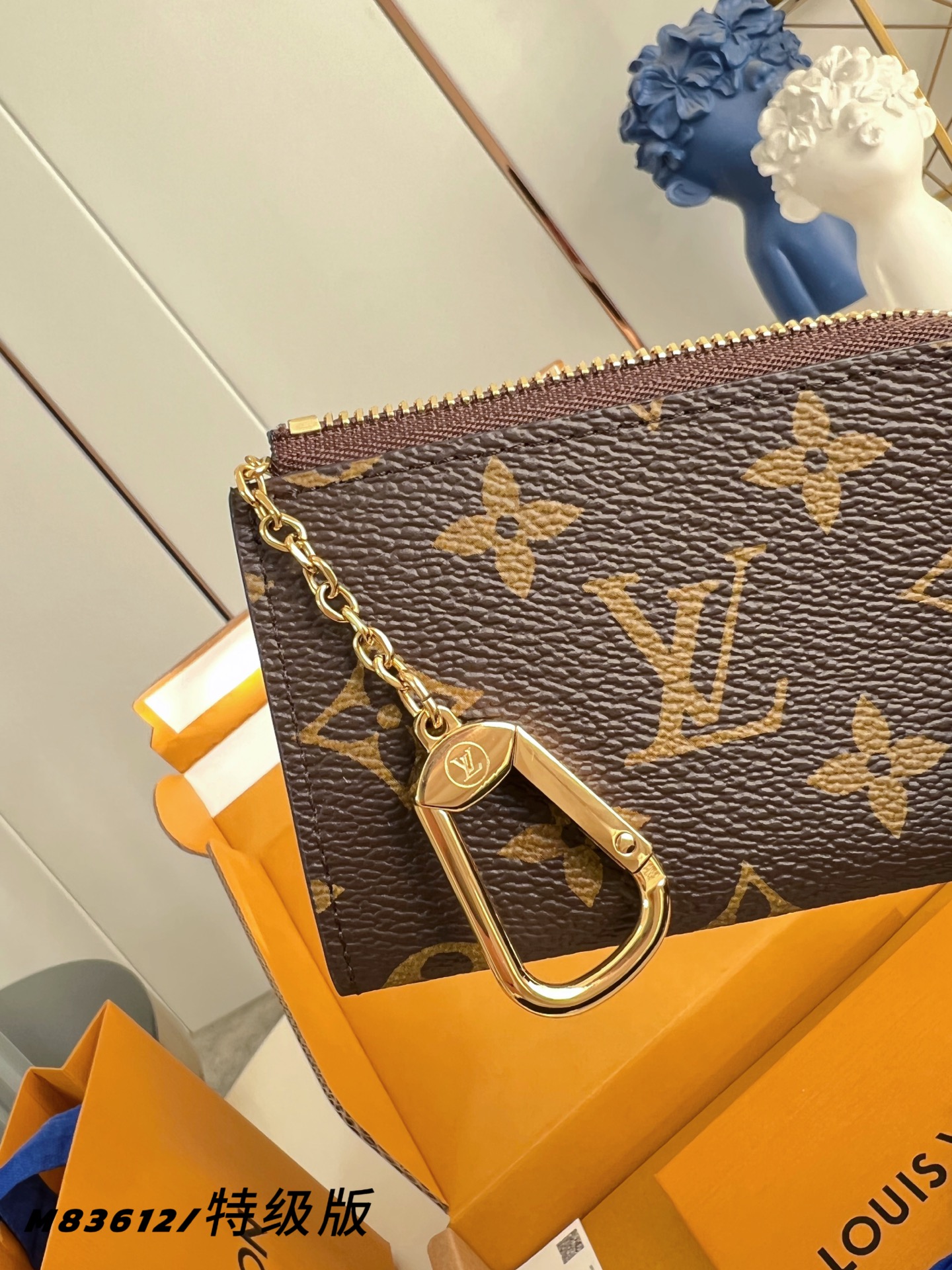Louis Vuitton Basic Bag Canvas M