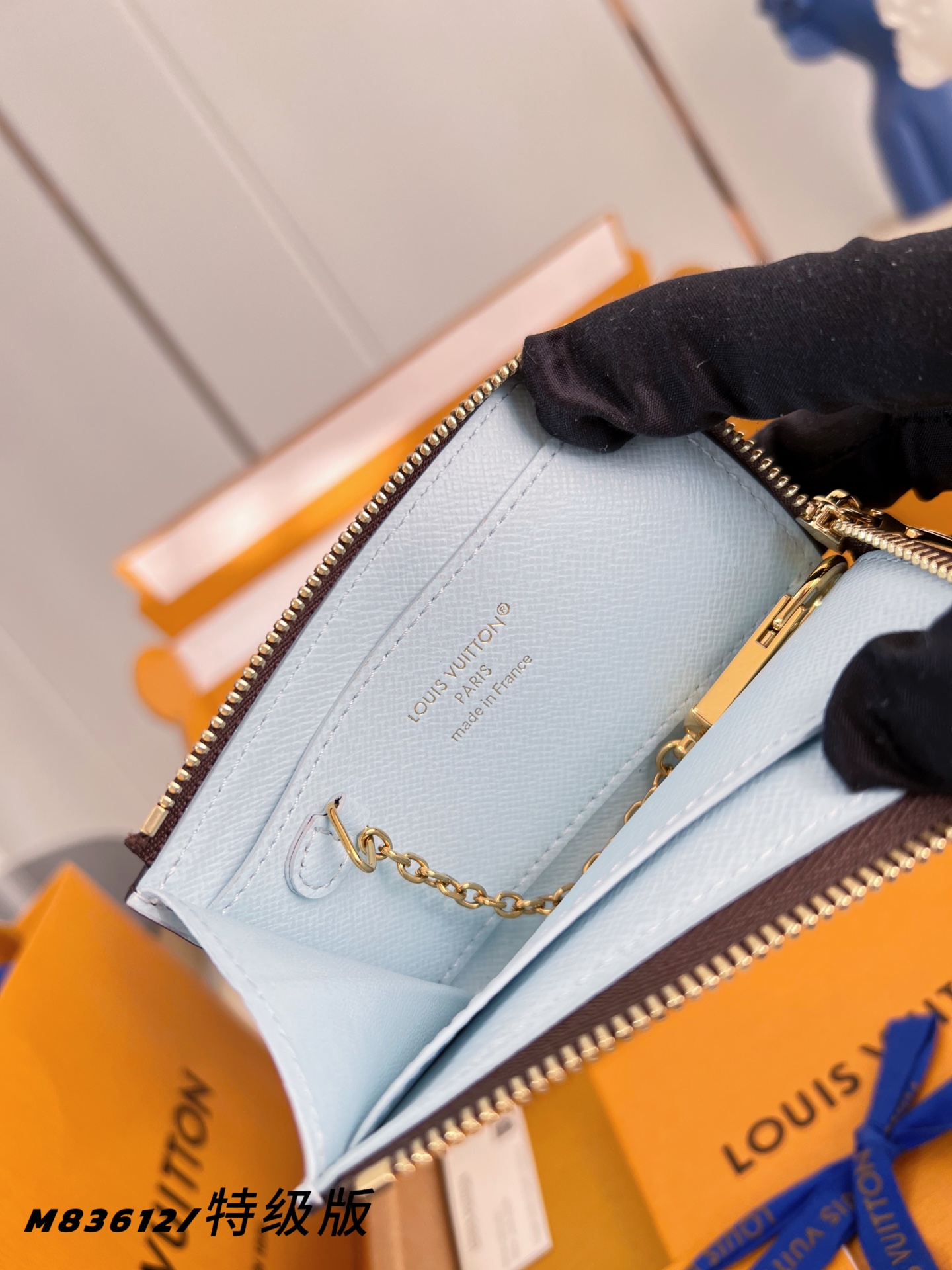 Louis Vuitton Basic Bag Canvas M