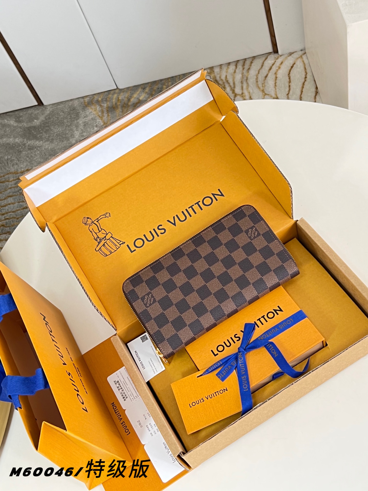 Louis Vuitton Basic Bag Canvas M