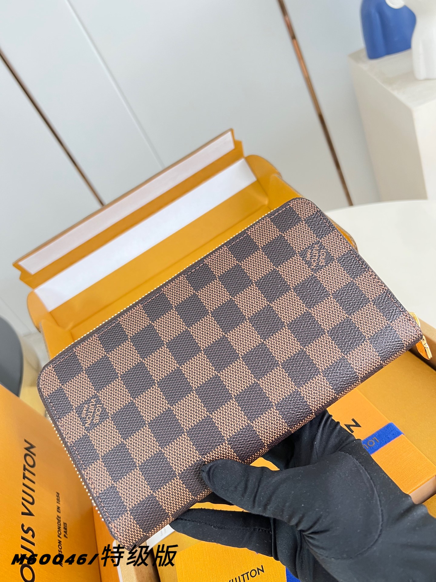 Louis Vuitton Basic Bag Canvas M