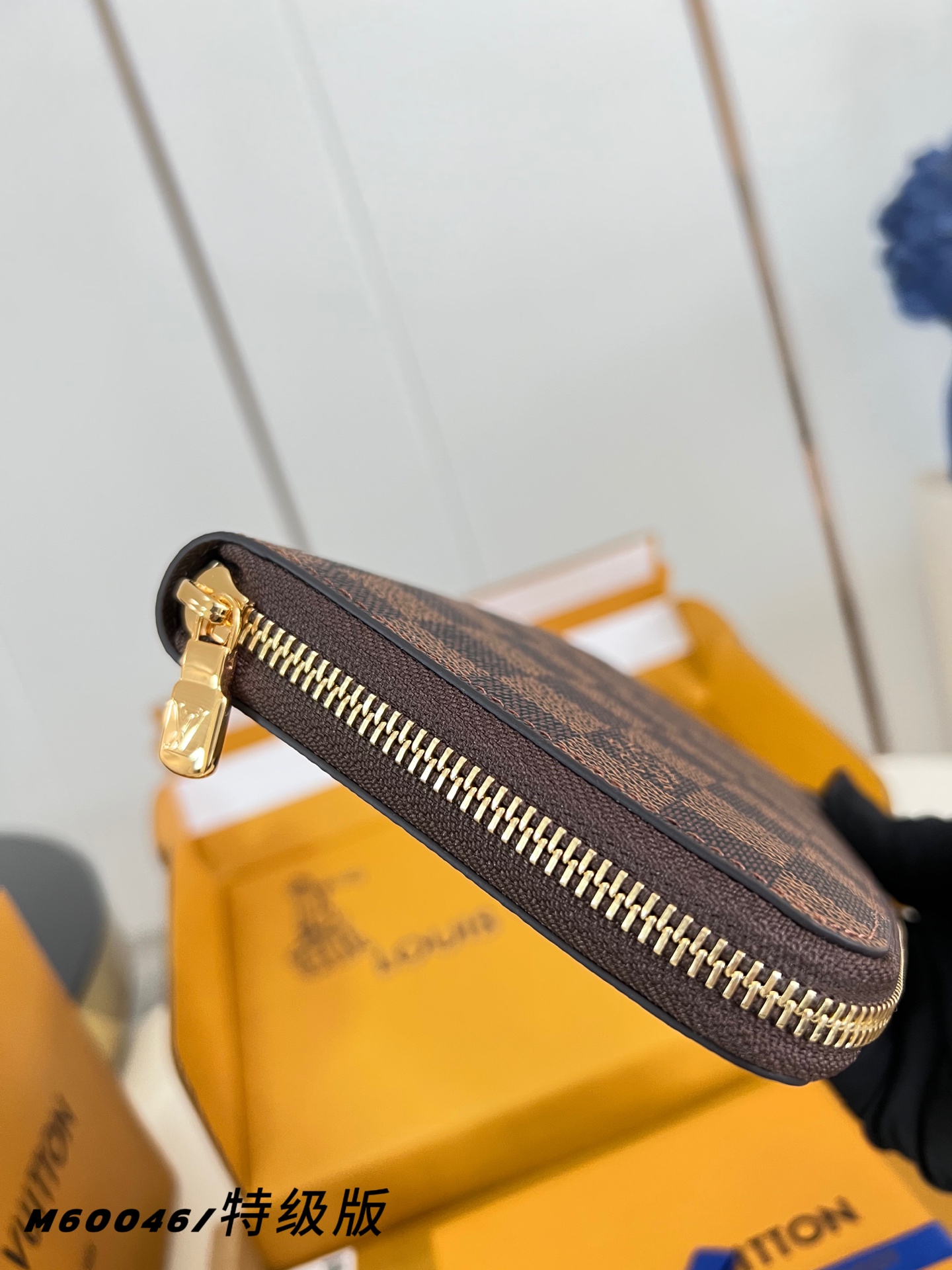 Louis Vuitton Basic Bag Canvas M