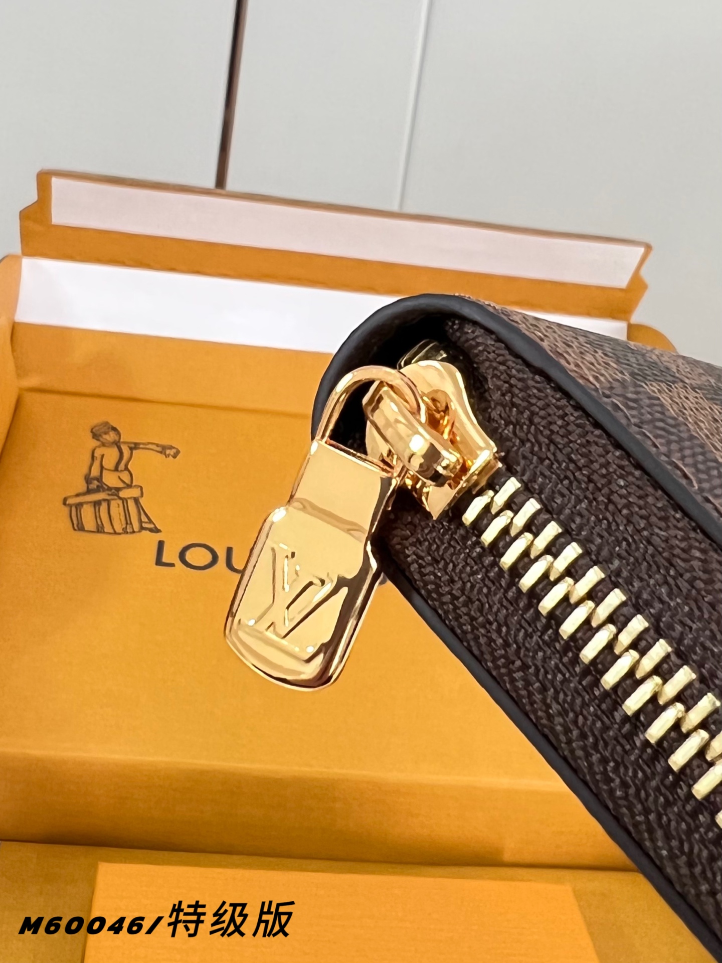 Louis Vuitton Basic Bag Canvas M