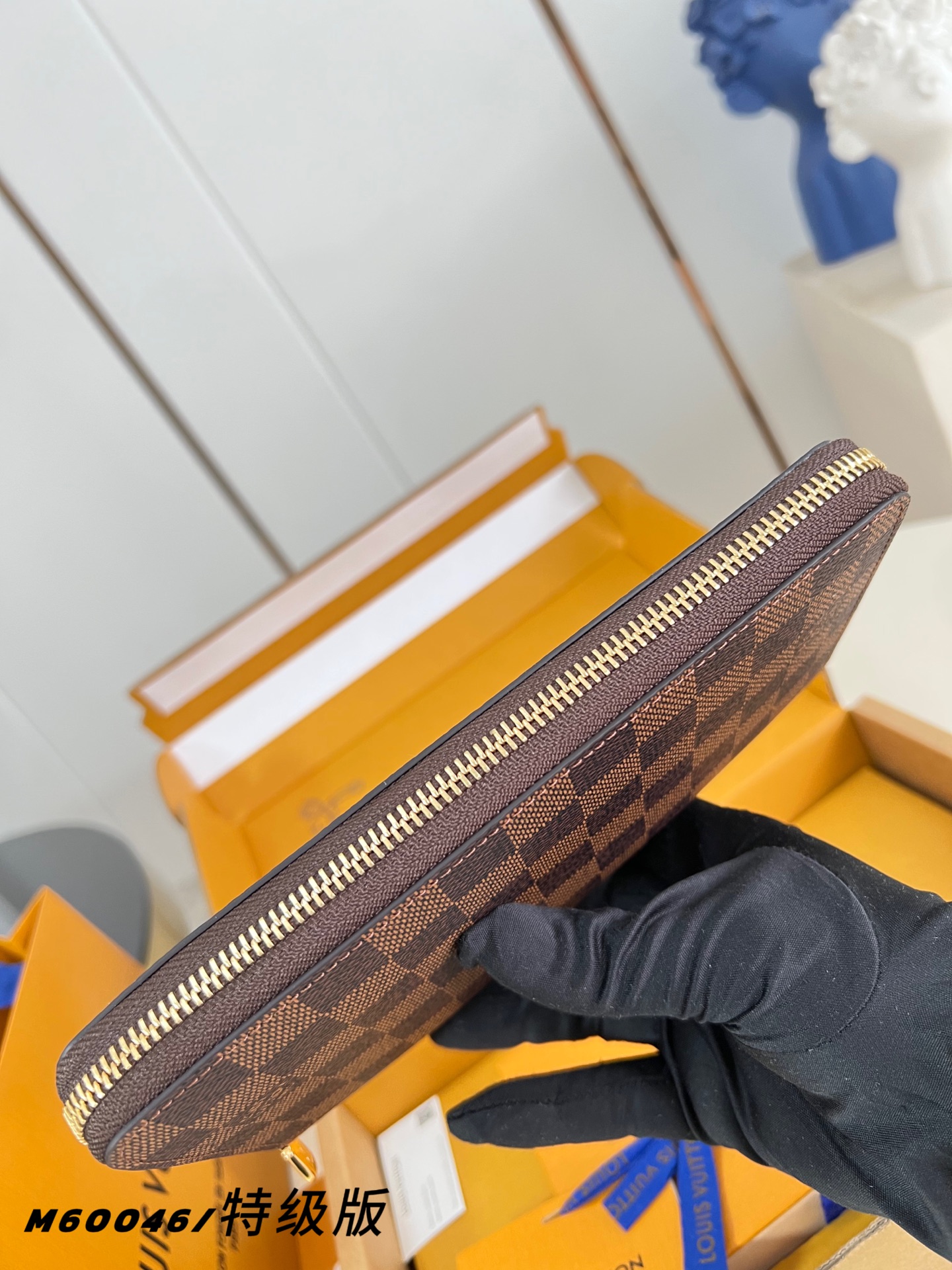 Louis Vuitton Basic Bag Canvas M