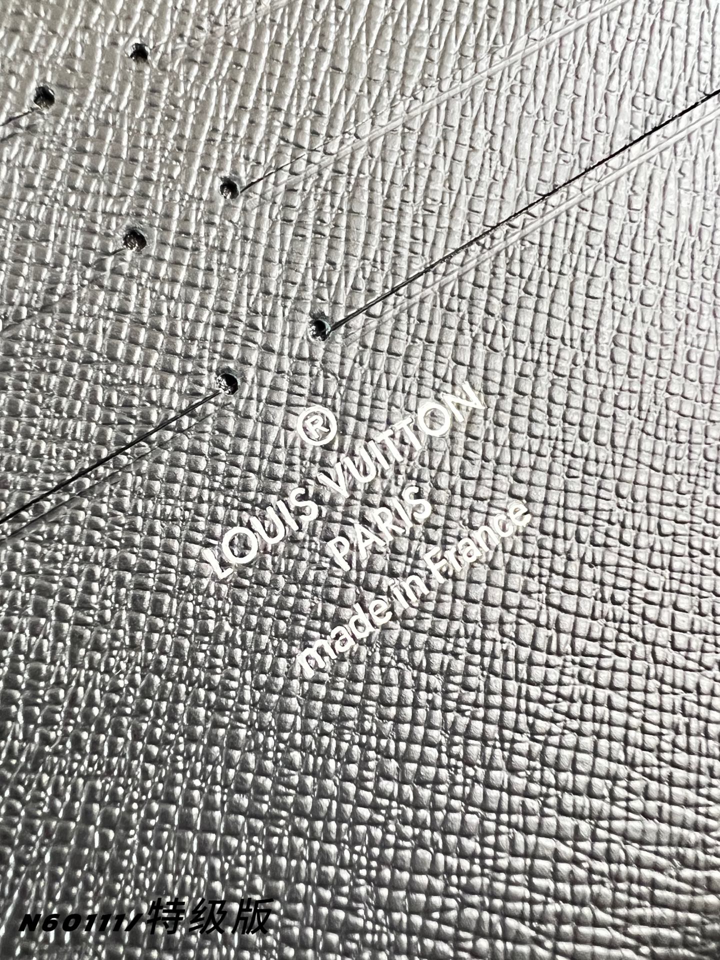 Louis Vuitton Basic Bag Canvas M