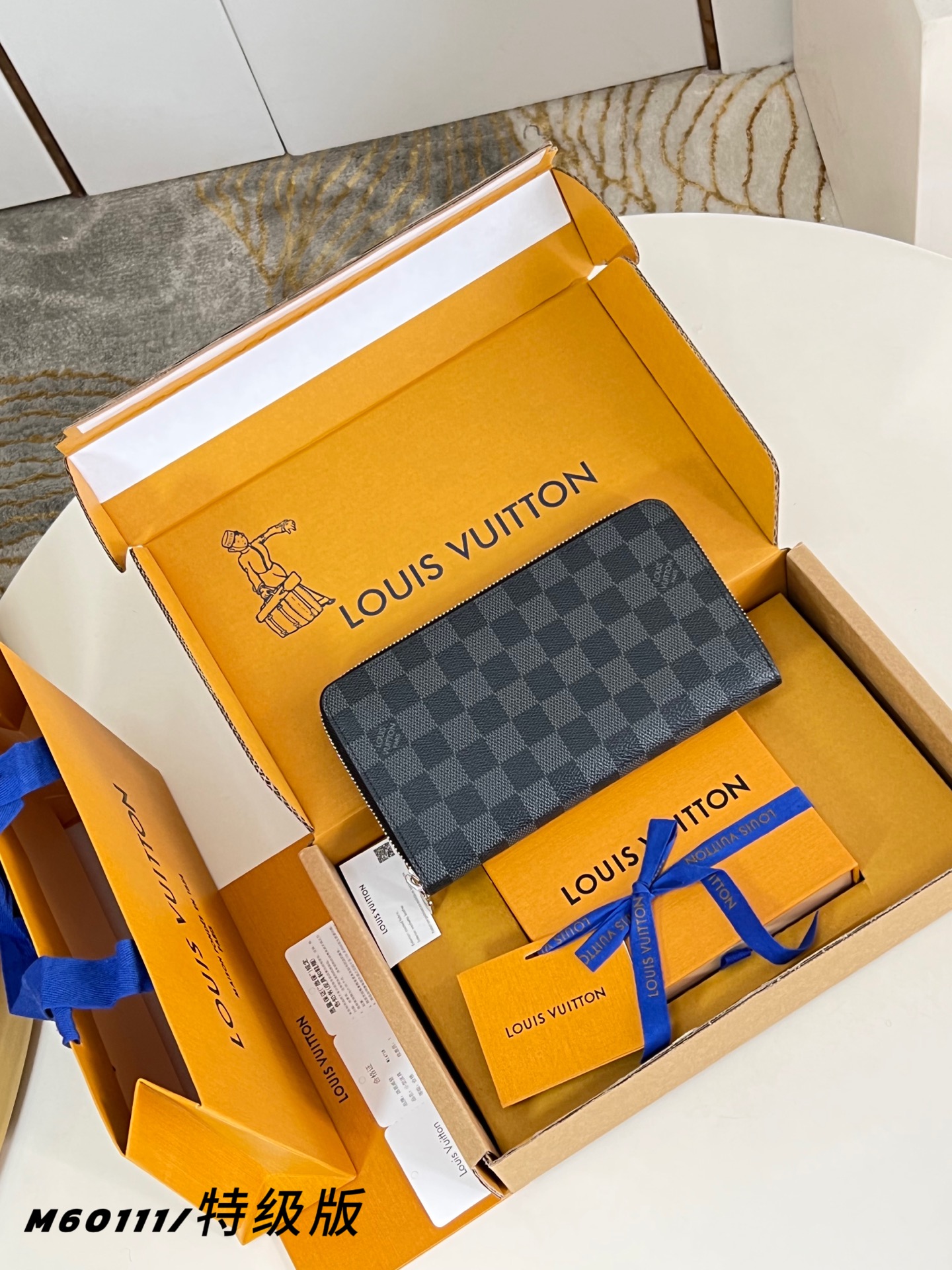 Louis Vuitton Basic Bag Canvas M