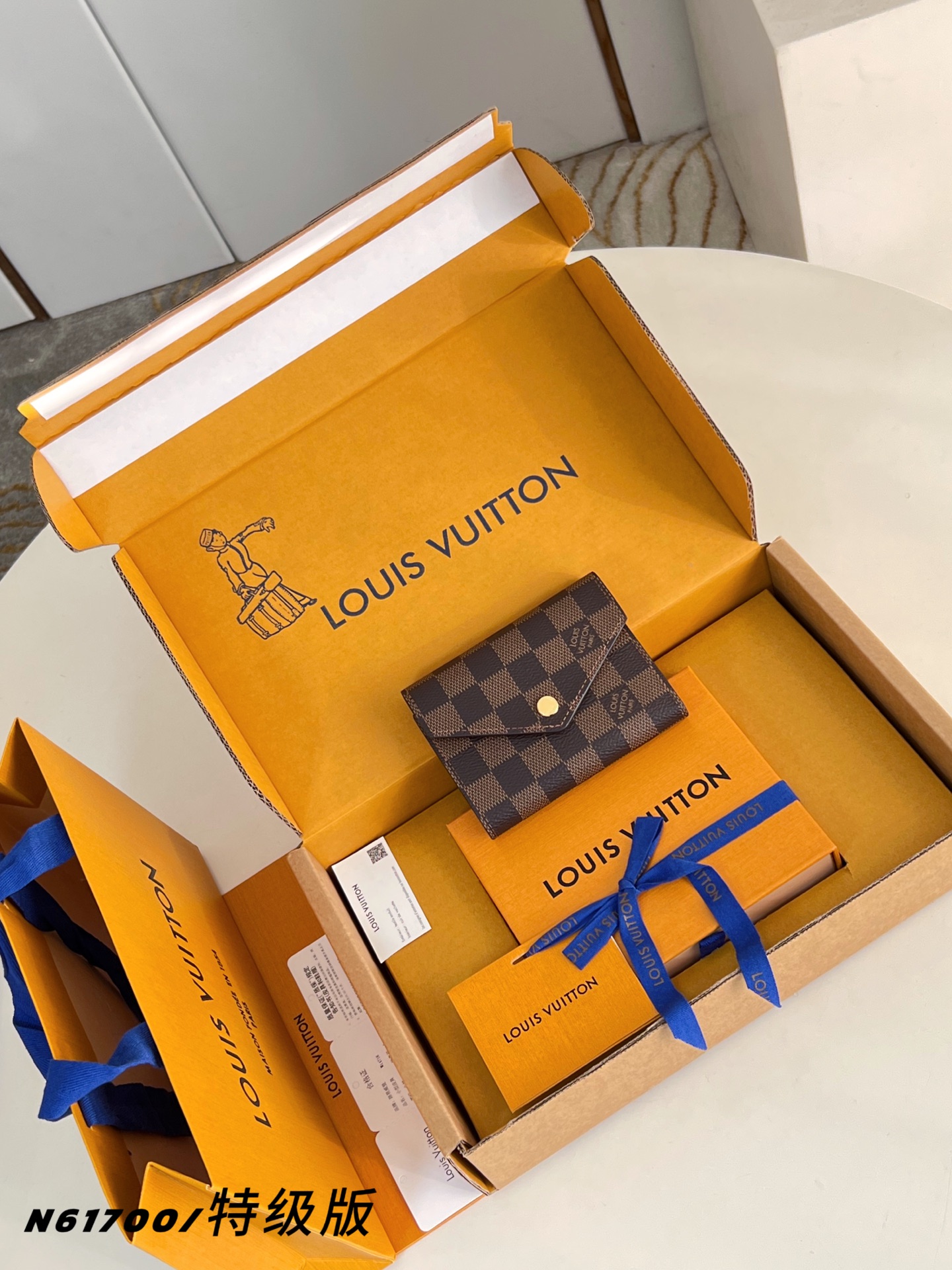 Louis Vuitton Basic Bag Canvas M