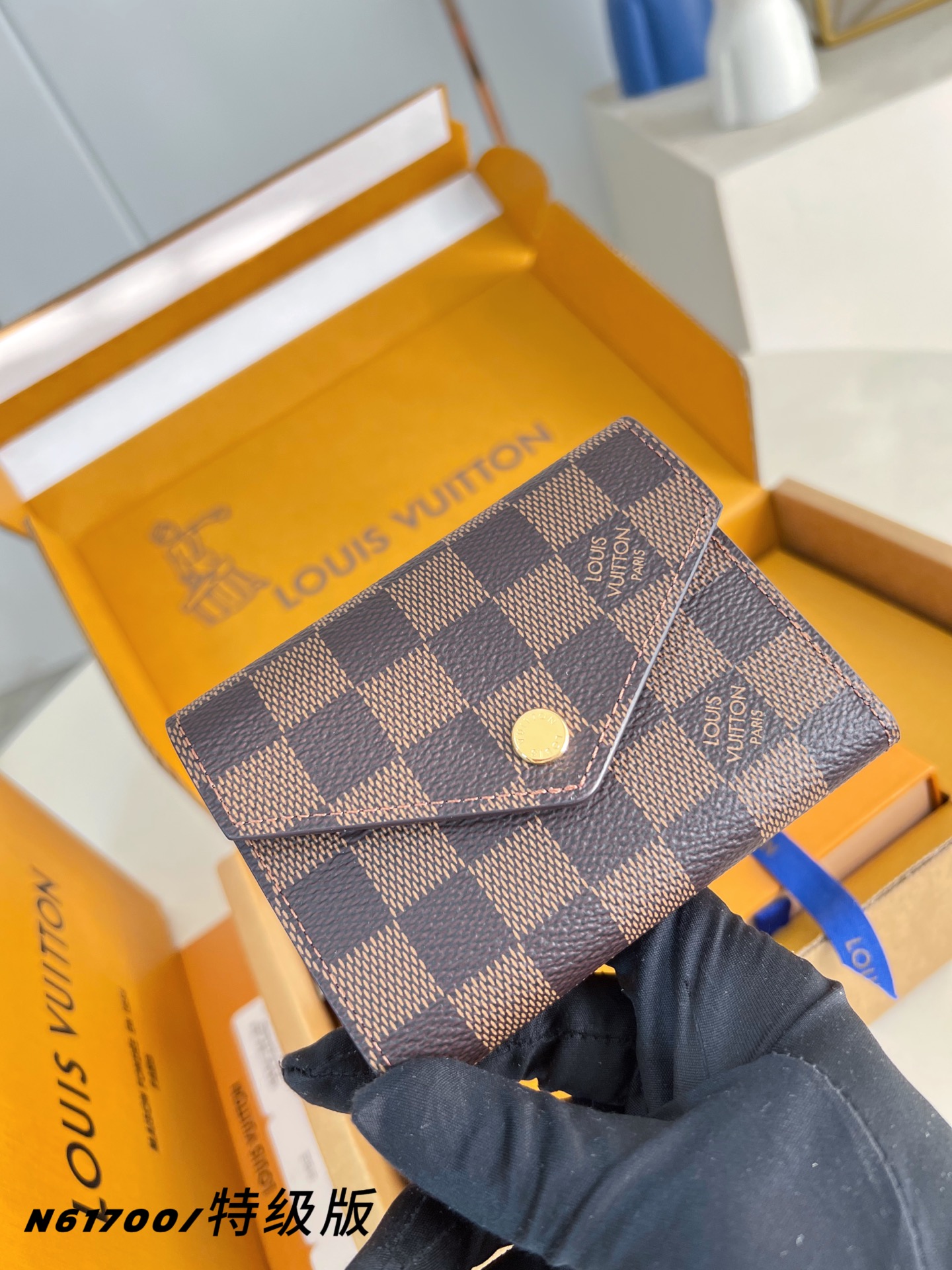 Louis Vuitton Basic Bag Canvas M