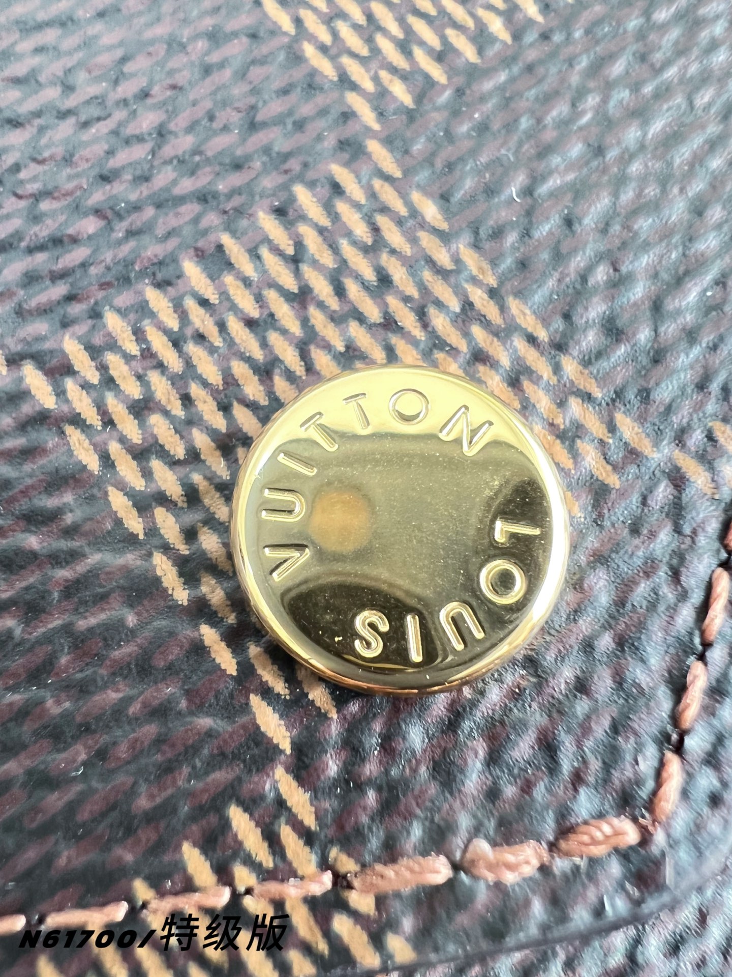 Louis Vuitton Basic Bag Canvas M