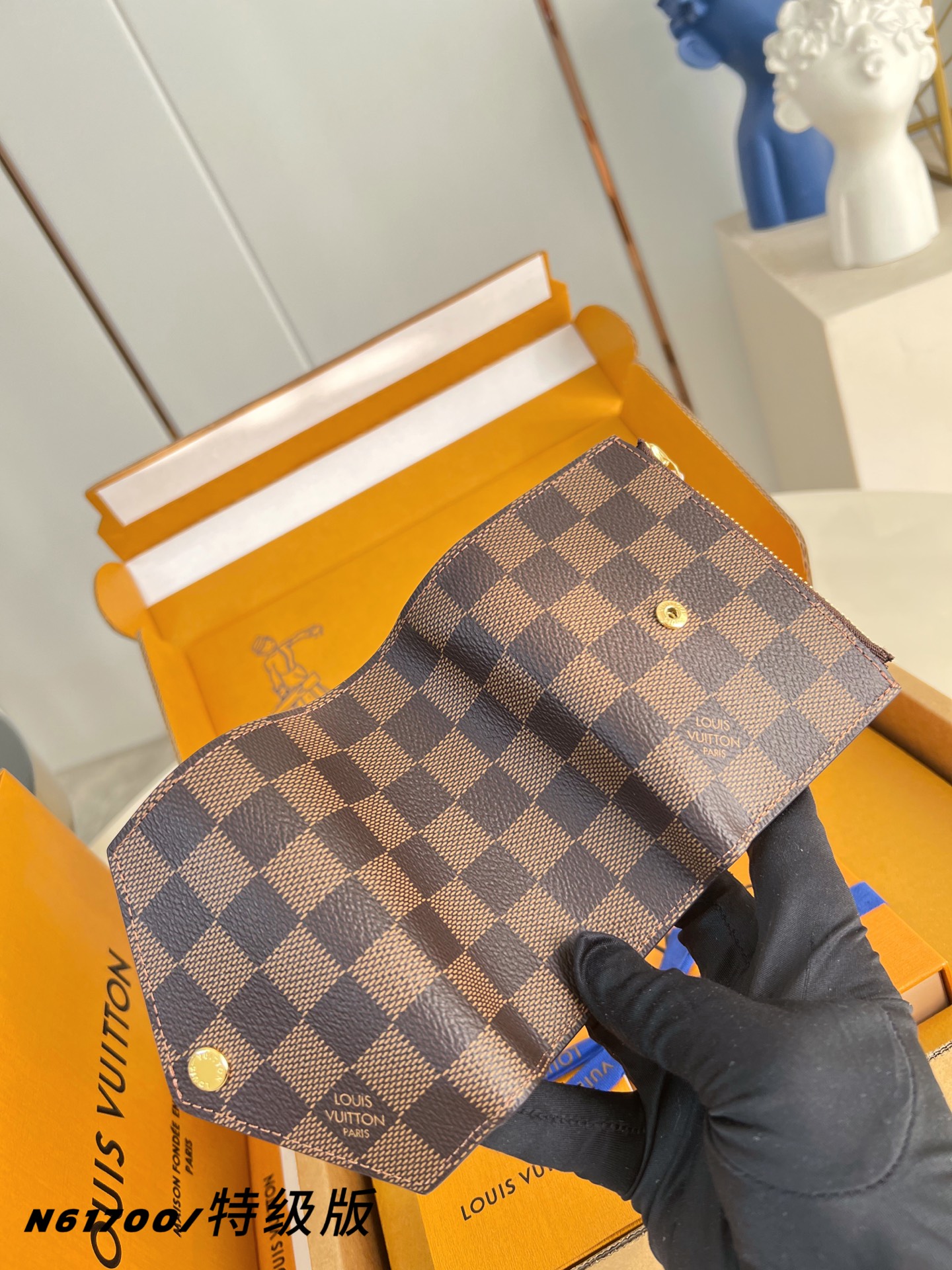 Louis Vuitton Basic Bag Canvas M