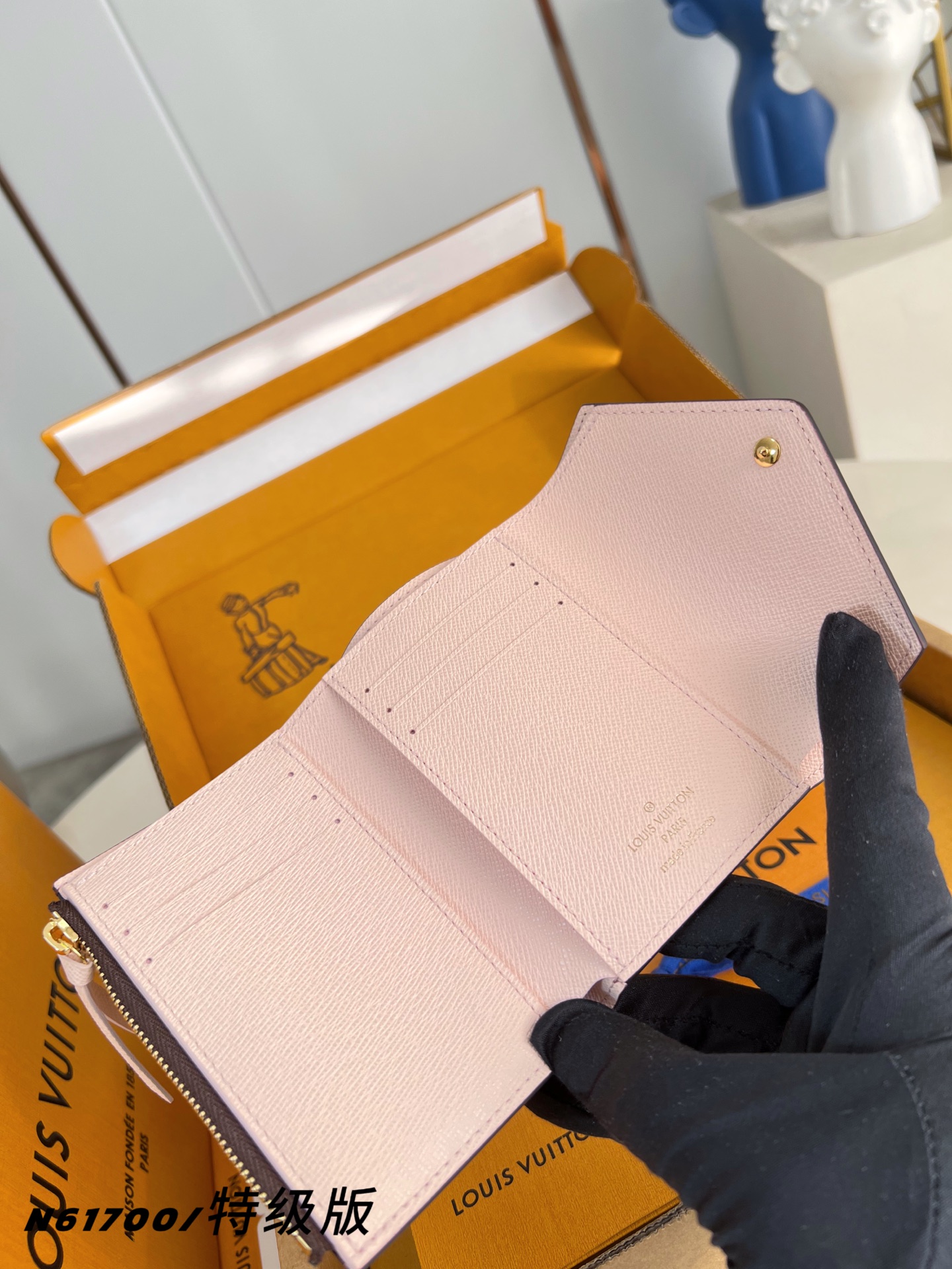 Louis Vuitton Basic Bag Canvas M