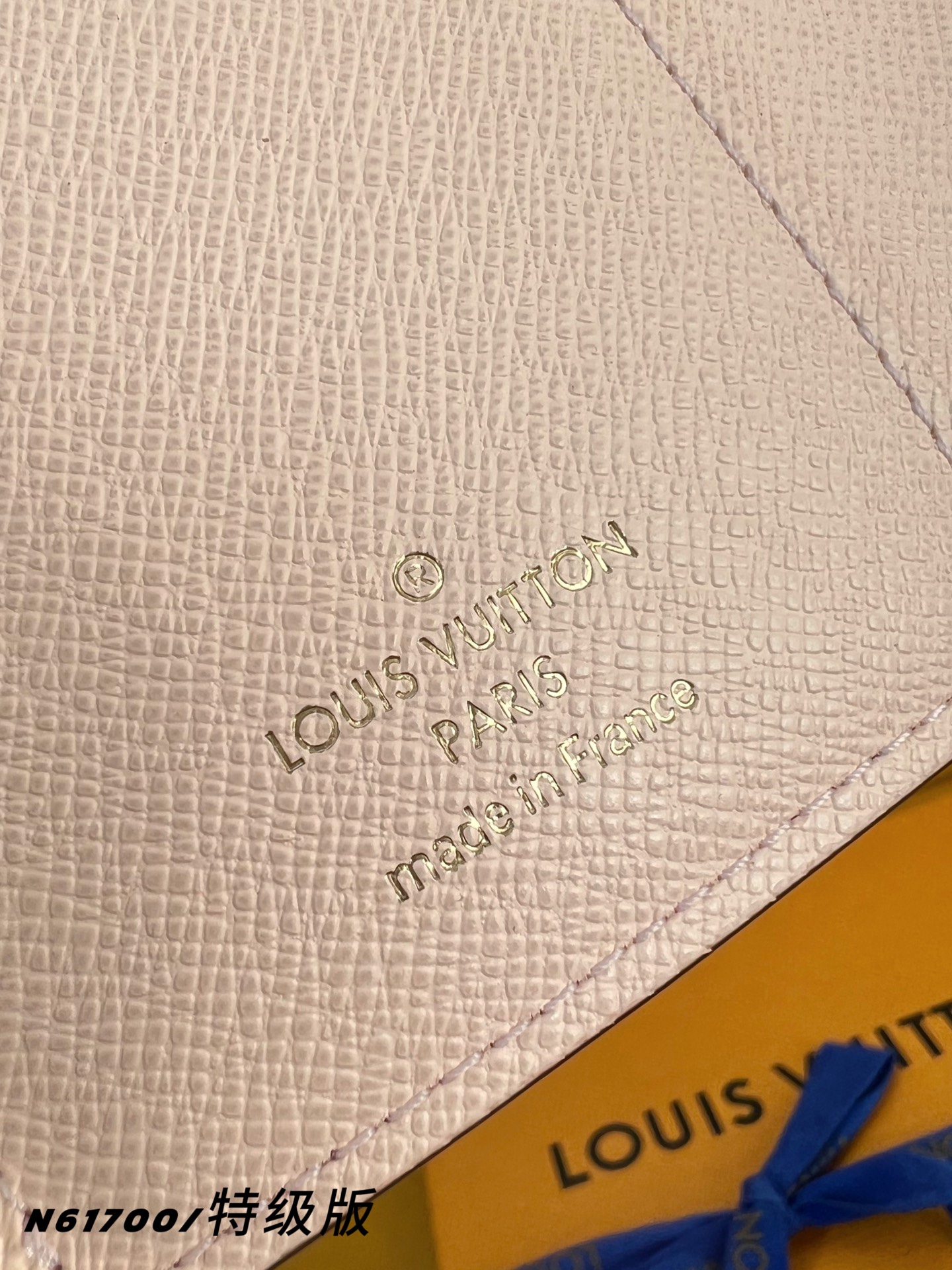 Louis Vuitton Basic Bag Canvas M