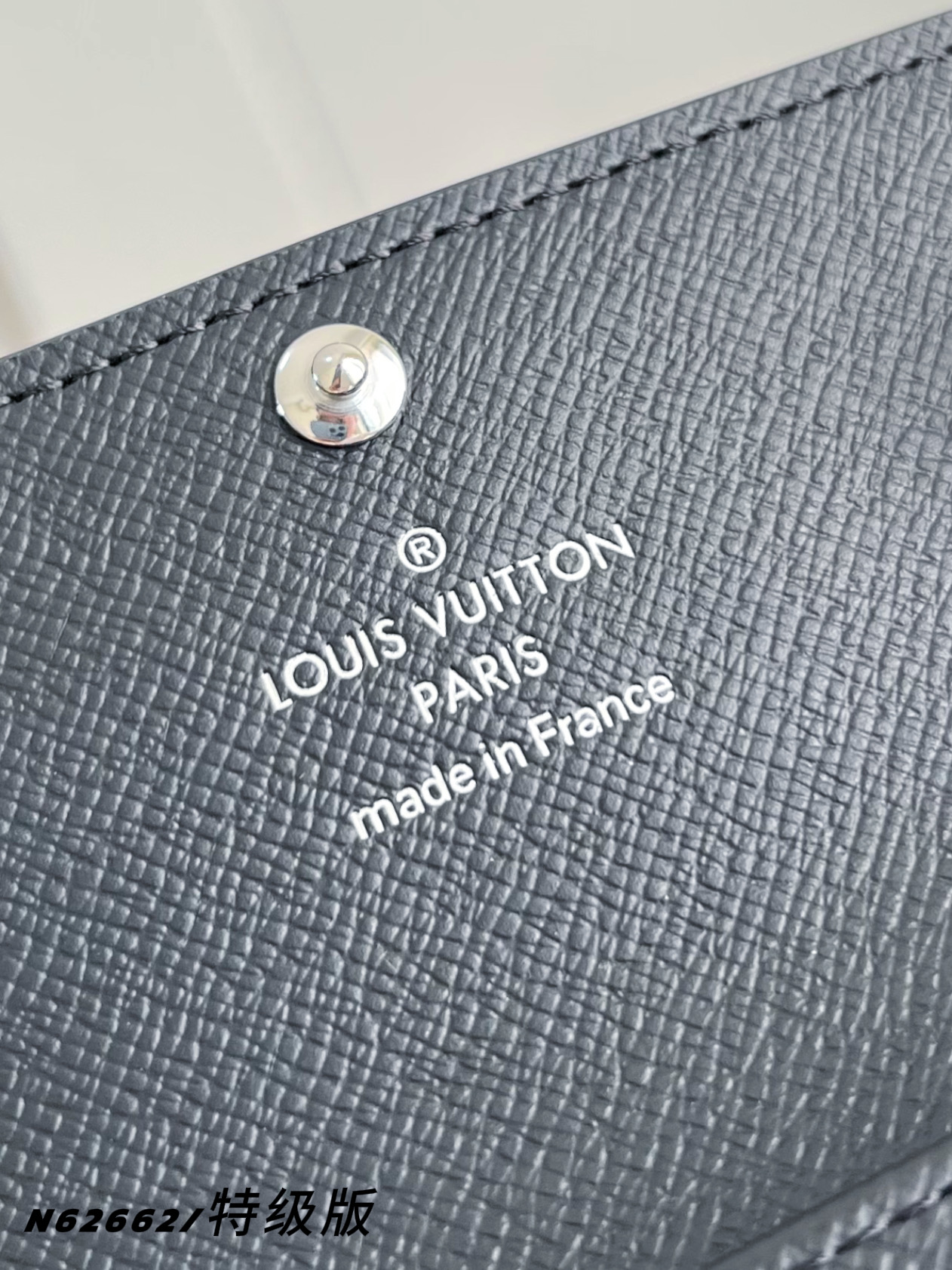 Louis Vuitton Basic Bag Canvas M