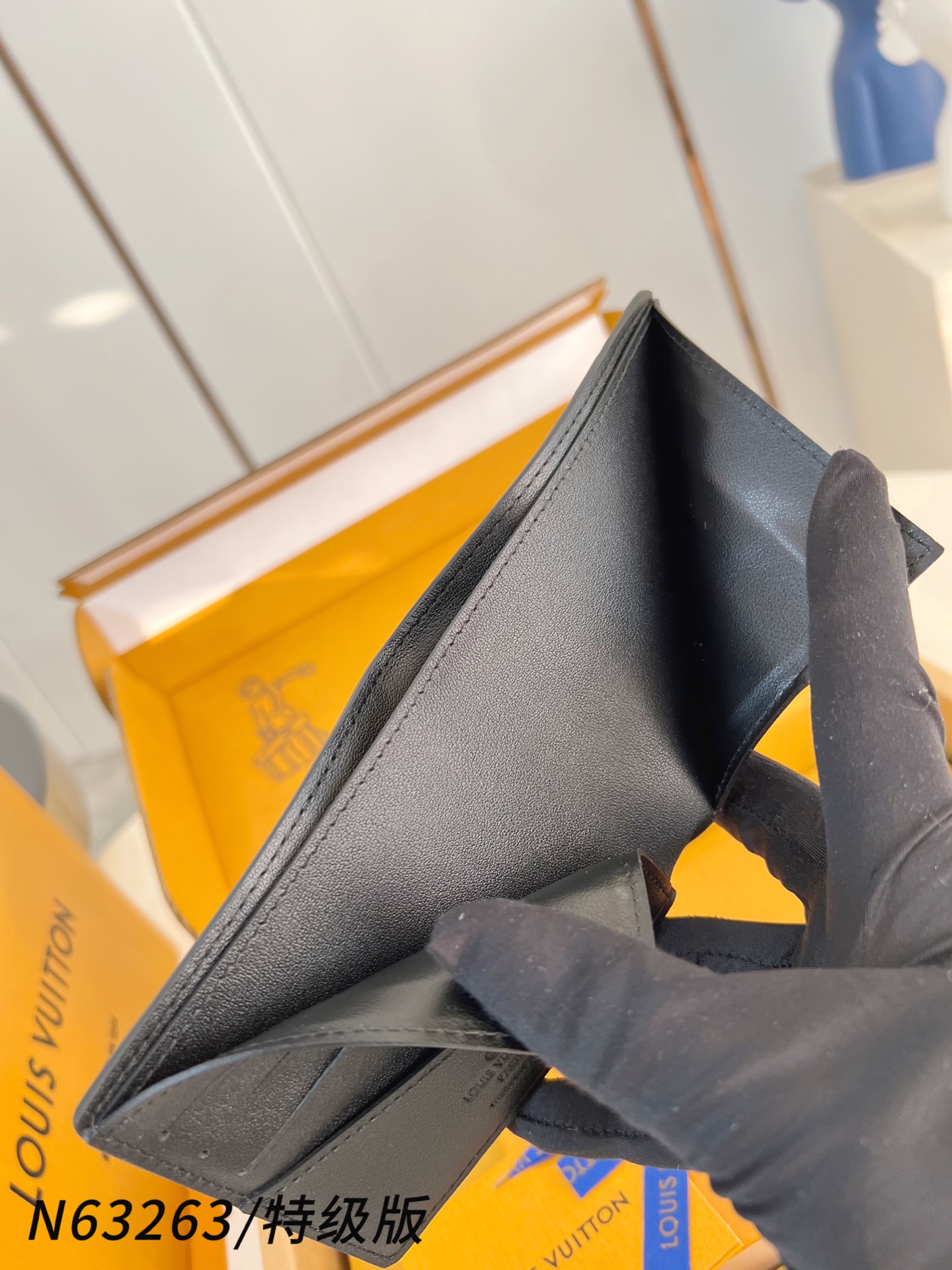 Louis Vuitton Basic Bag Canvas M-l-s