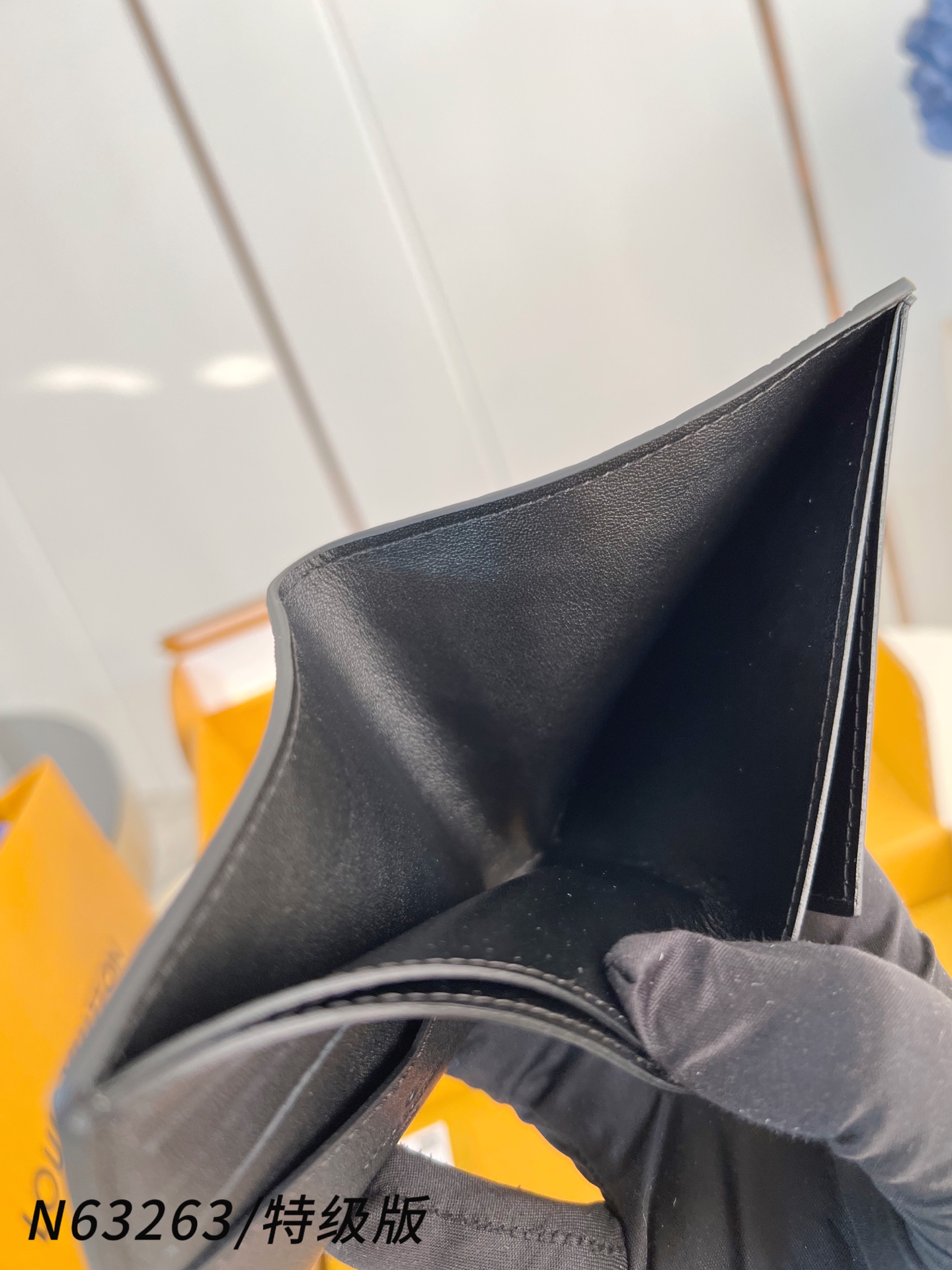 Louis Vuitton Basic Bag Canvas M-l-s