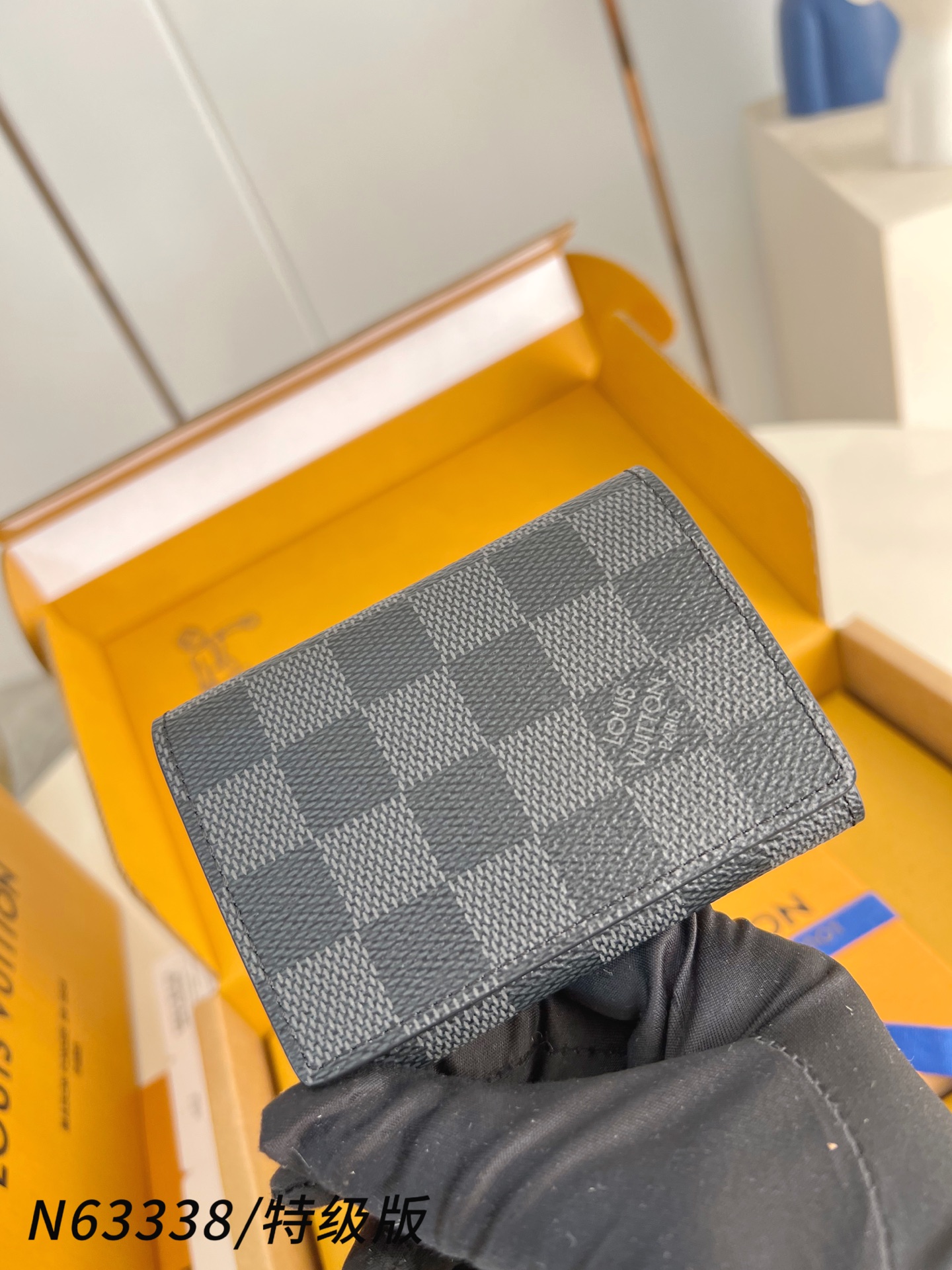 Louis Vuitton Basic Bag Canvas M-l-s