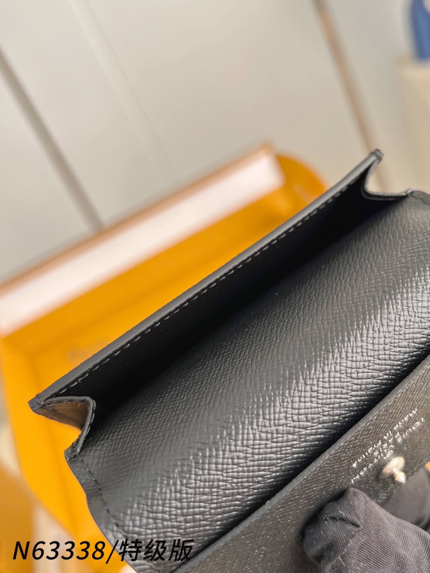 Louis Vuitton Basic Bag Canvas M-l-s