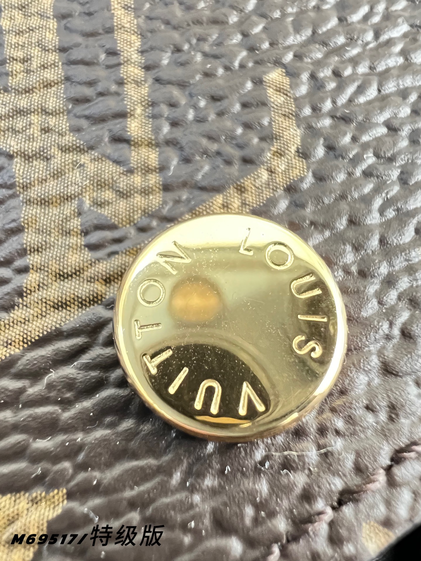 Louis Vuitton Basic Bag Canvas M