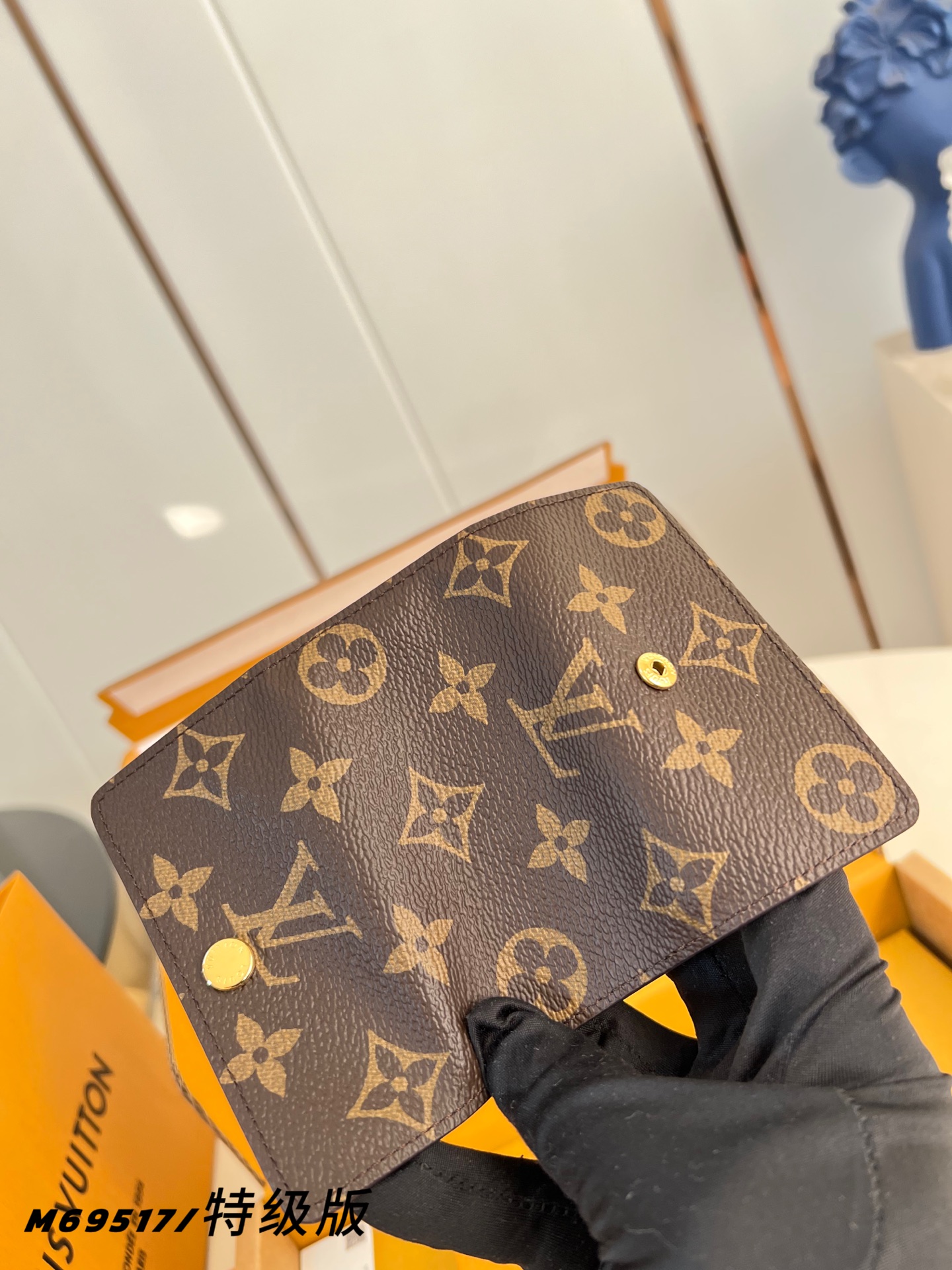 Louis Vuitton Basic Bag Canvas M