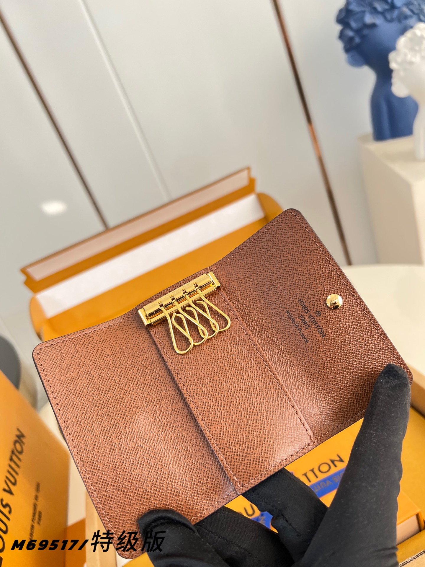 Louis Vuitton Basic Bag Canvas M