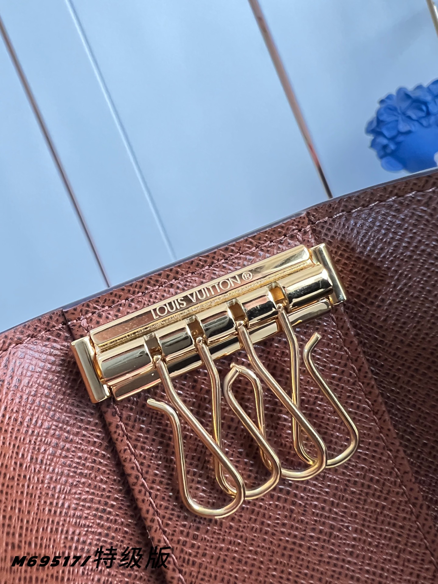 Louis Vuitton Basic Bag Canvas M