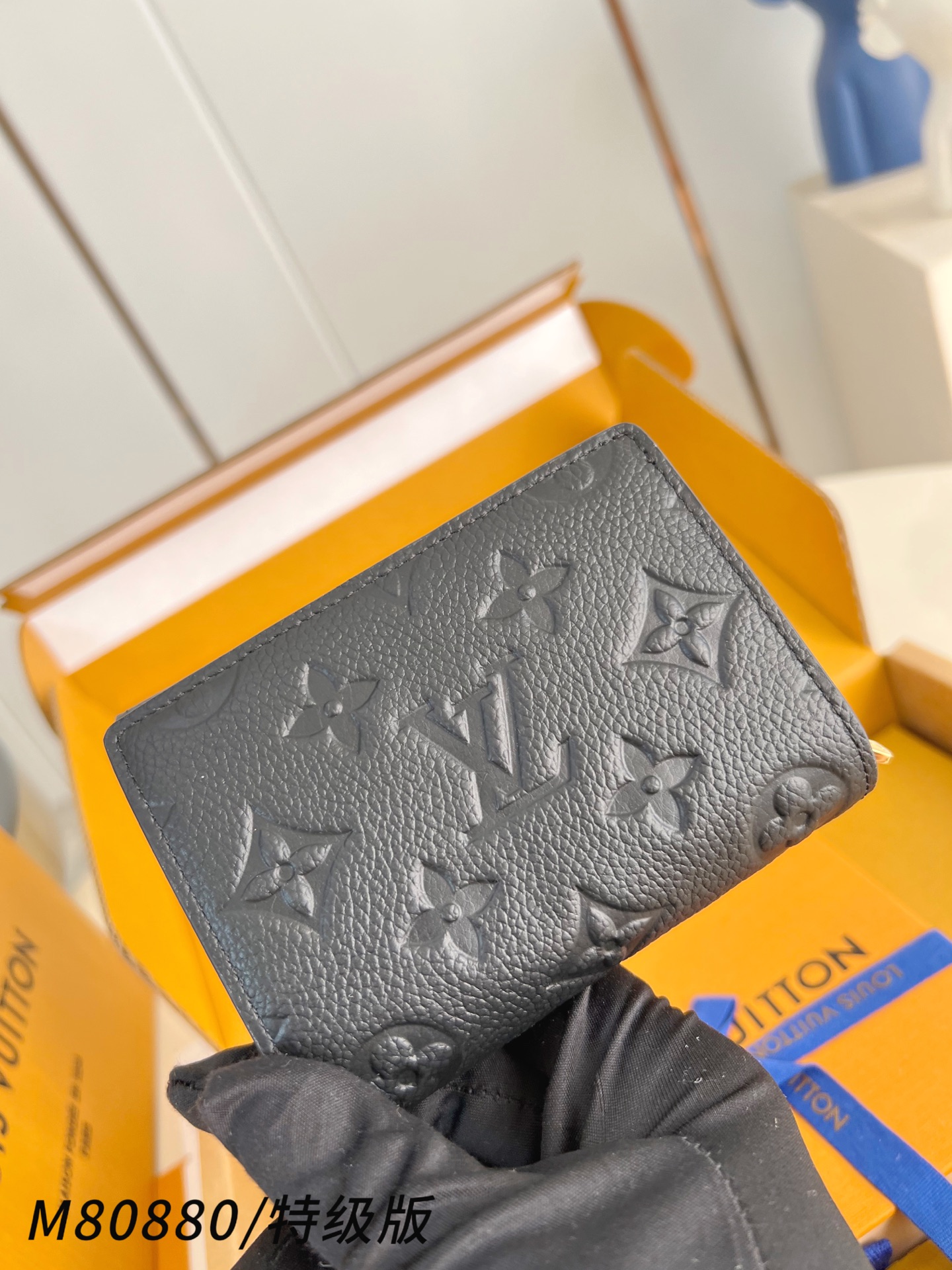 Louis Vuitton Basic Bag M-l-s