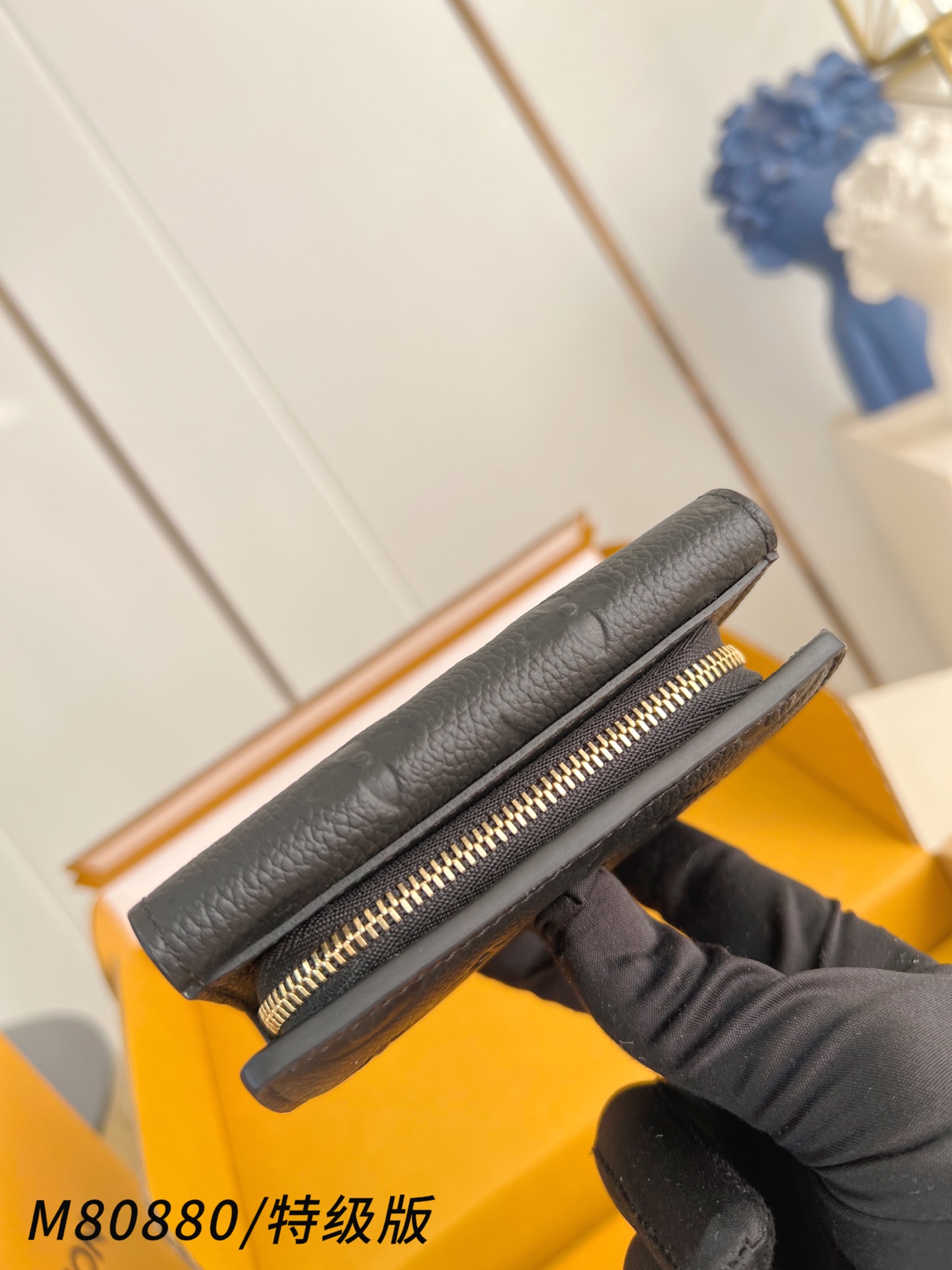 Louis Vuitton Basic Bag M-l-s