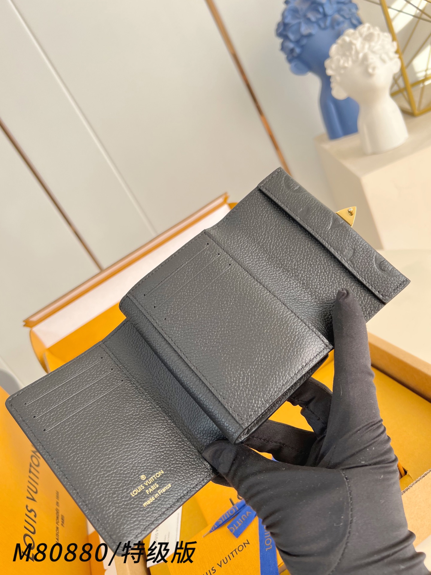 Louis Vuitton Basic Bag M-l-s