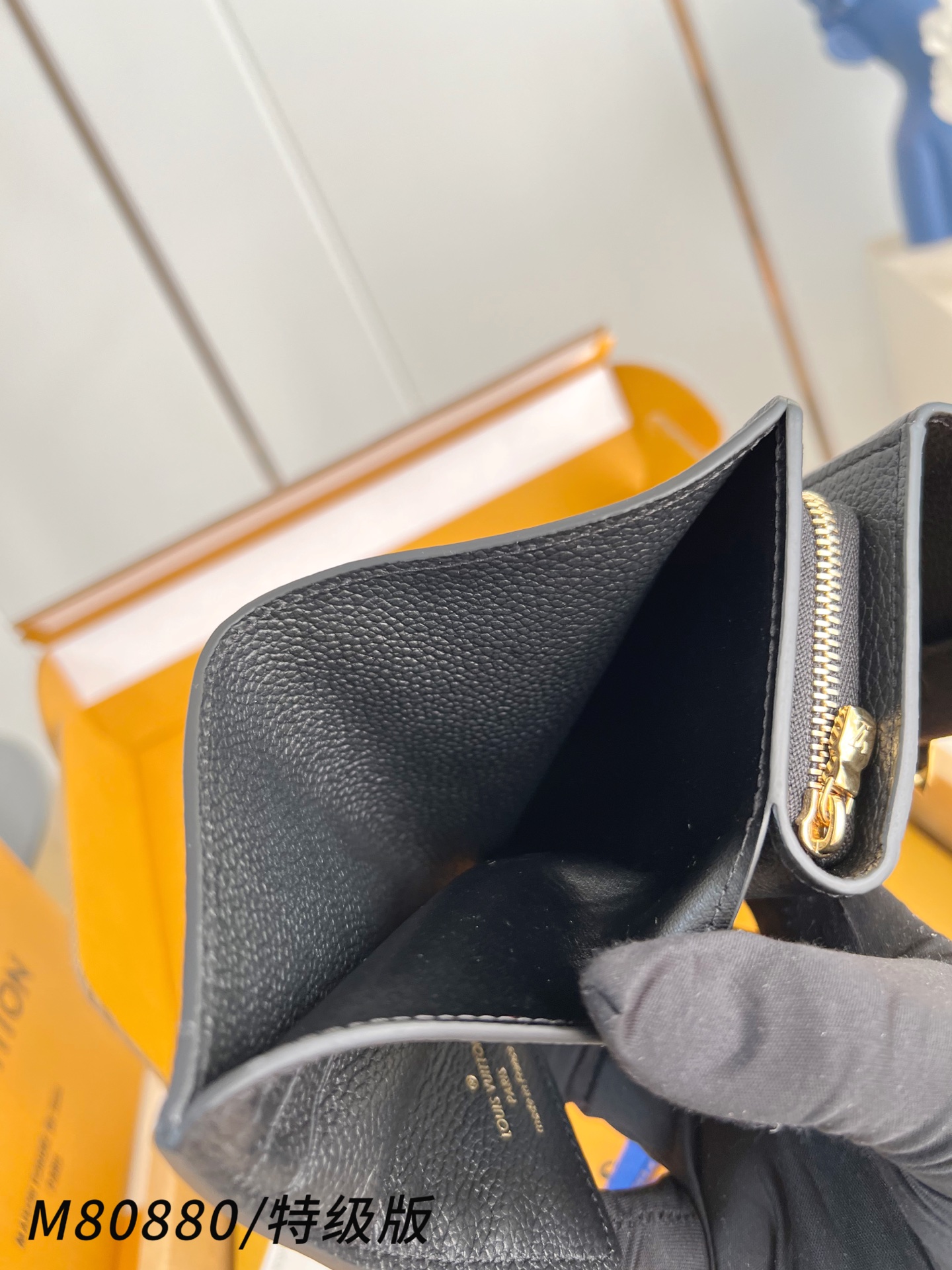 Louis Vuitton Basic Bag M-l-s