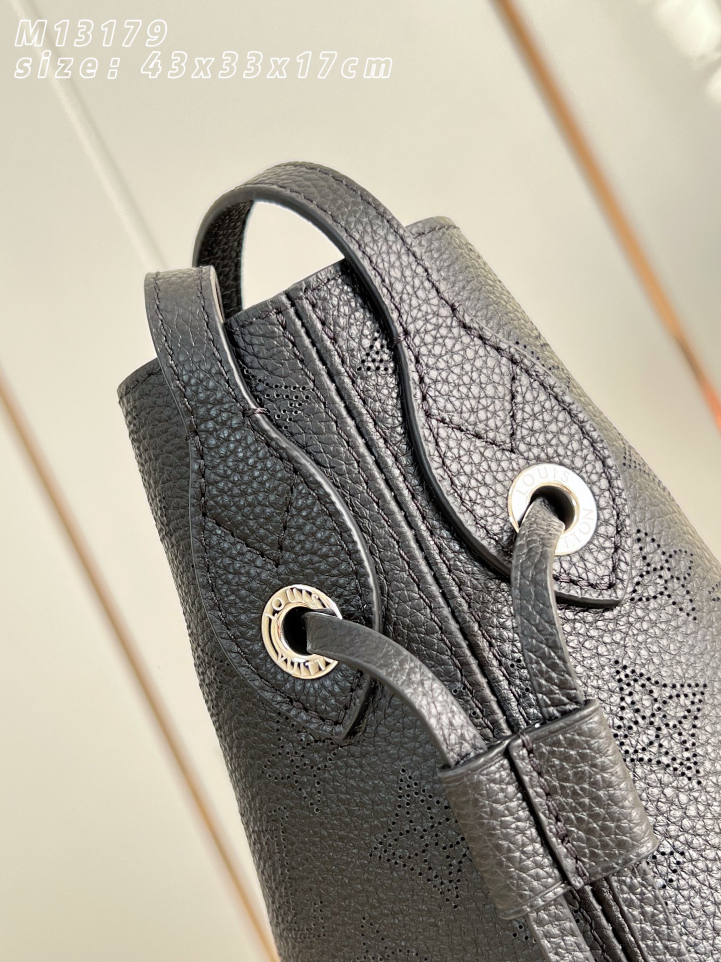 Louis Vuitton Basic Bag M-l-s