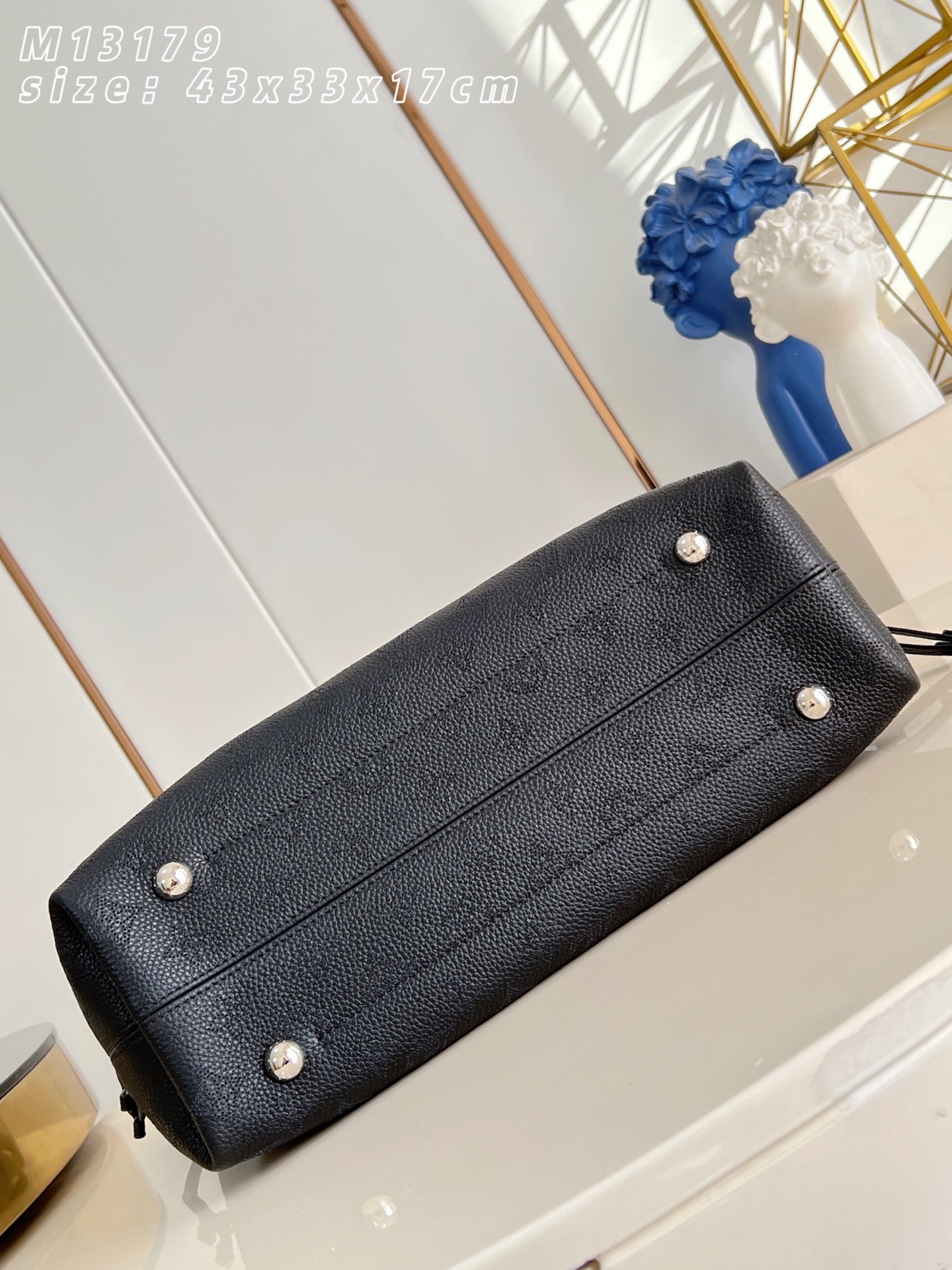 Louis Vuitton Basic Bag M-l-s