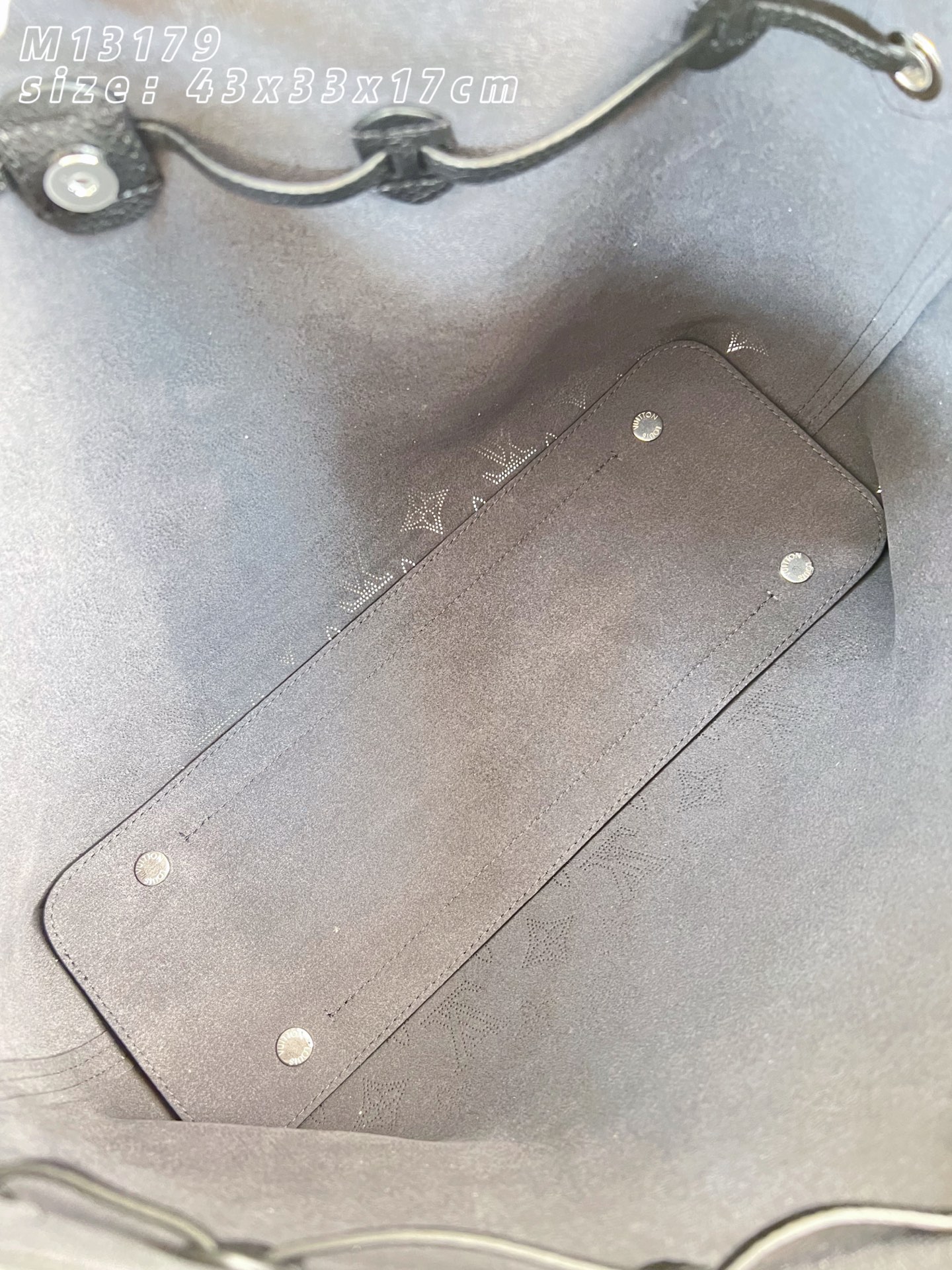 Louis Vuitton Basic Bag M-l-s