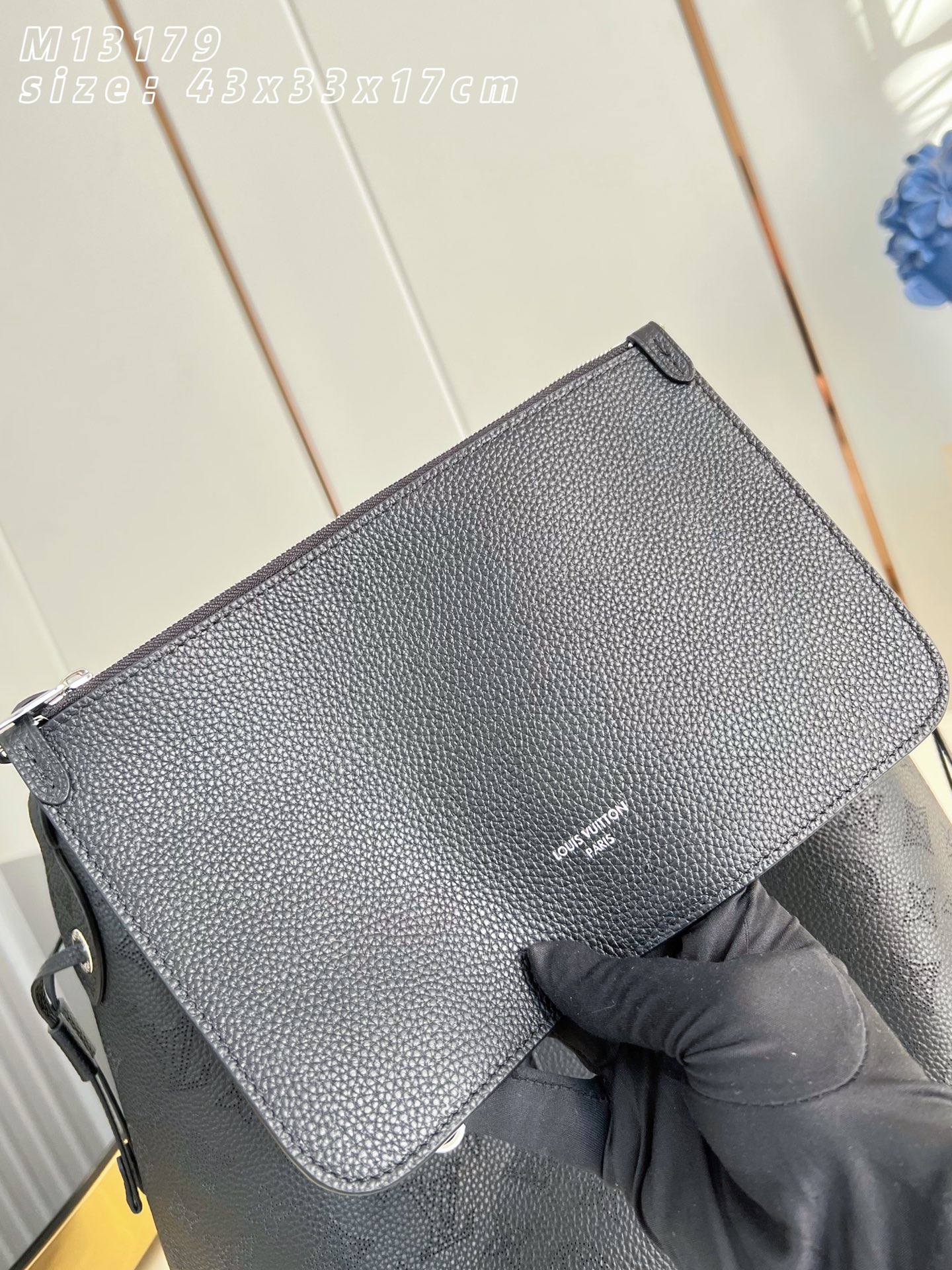 Louis Vuitton Basic Bag M-l-s