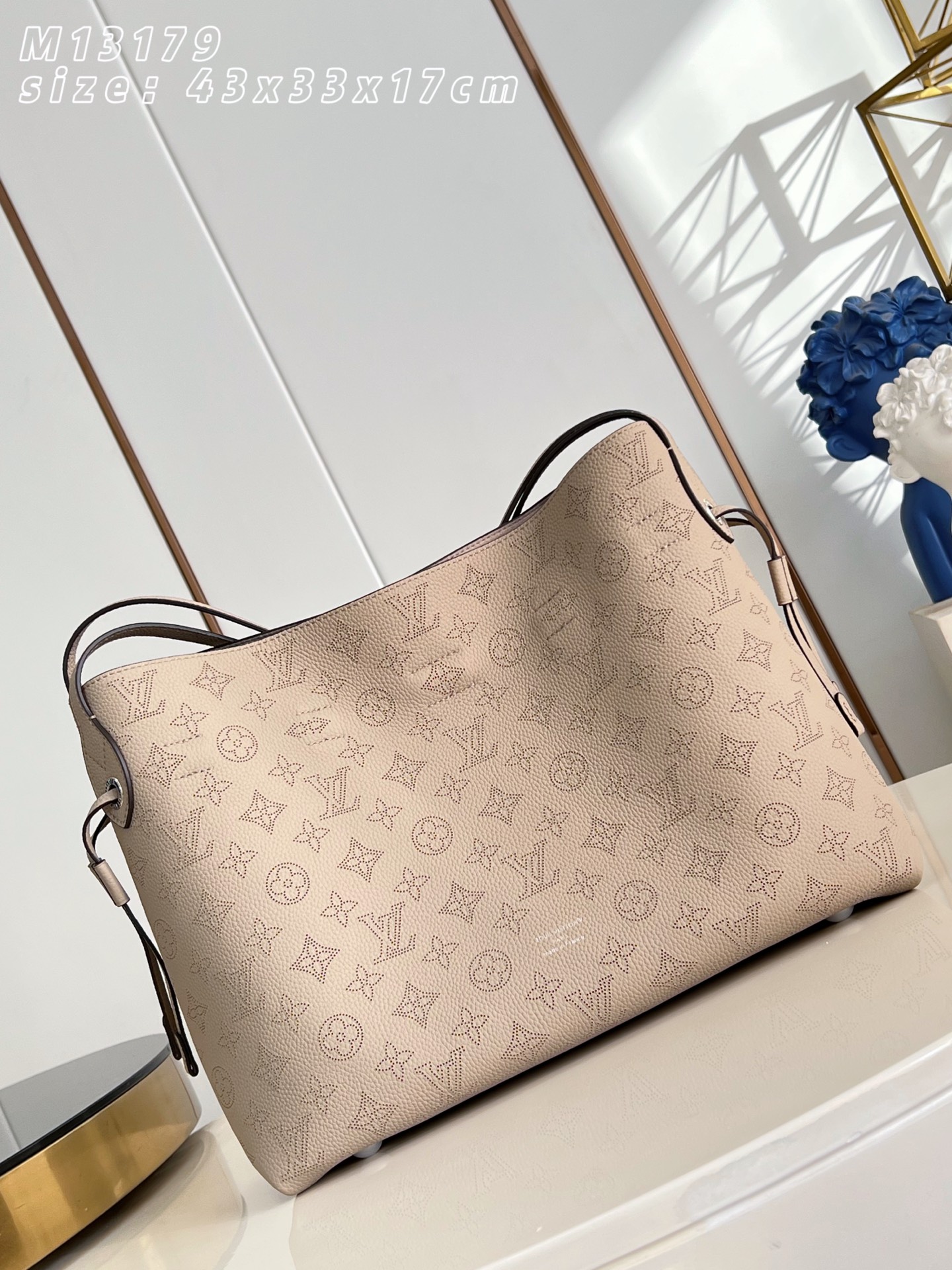 Louis Vuitton Basic Bag M-l-s