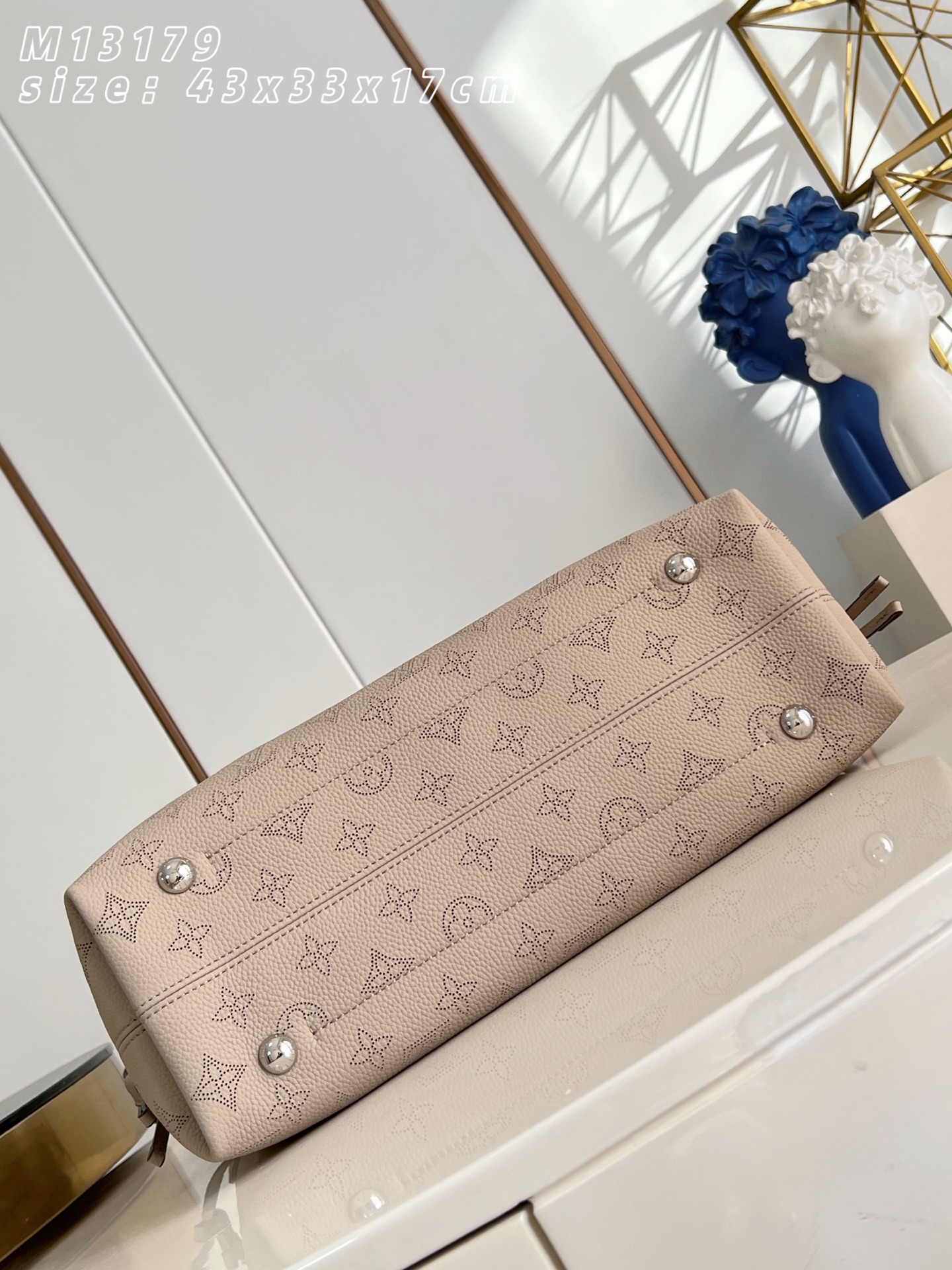 Louis Vuitton Basic Bag M-l-s