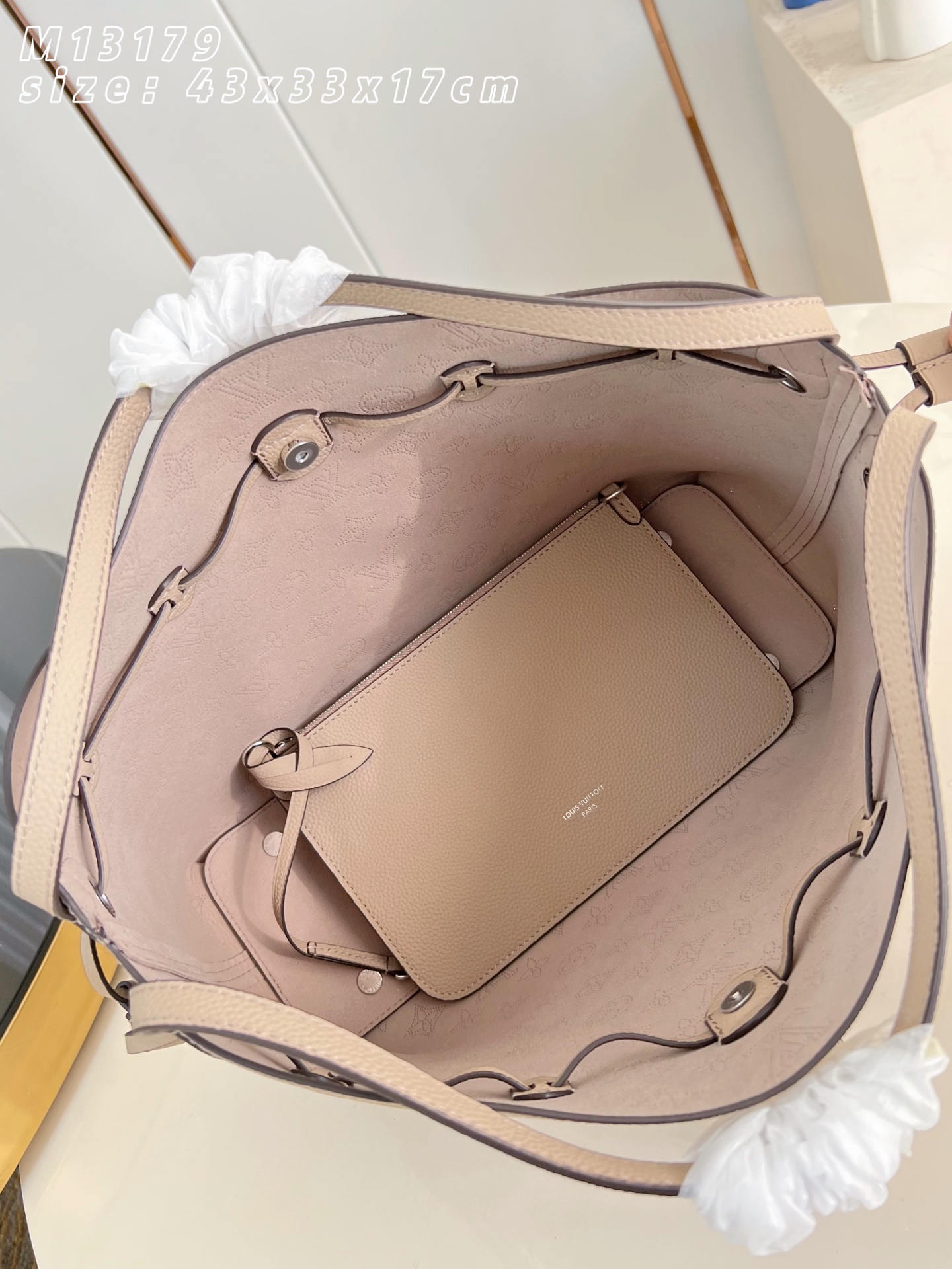 Louis Vuitton Basic Bag M-l-s