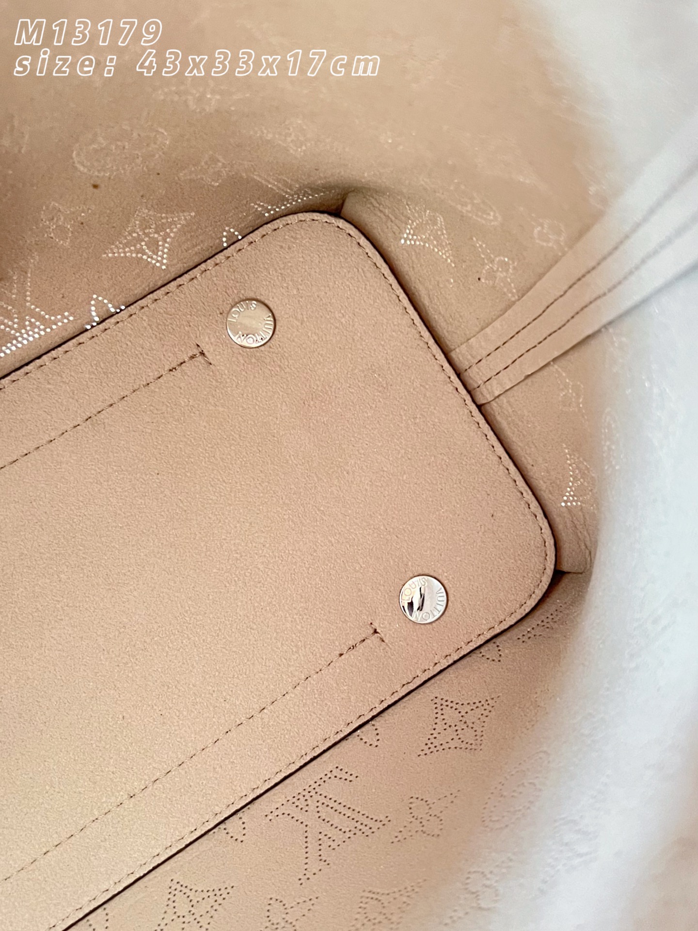 Louis Vuitton Basic Bag M-l-s