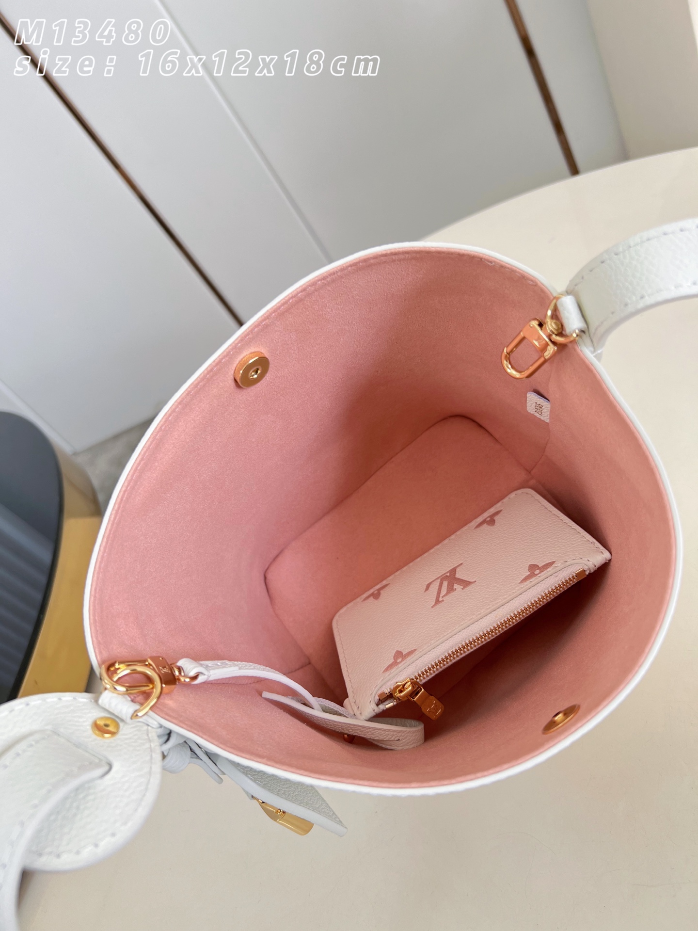 Louis Vuitton Basic Bag M-l