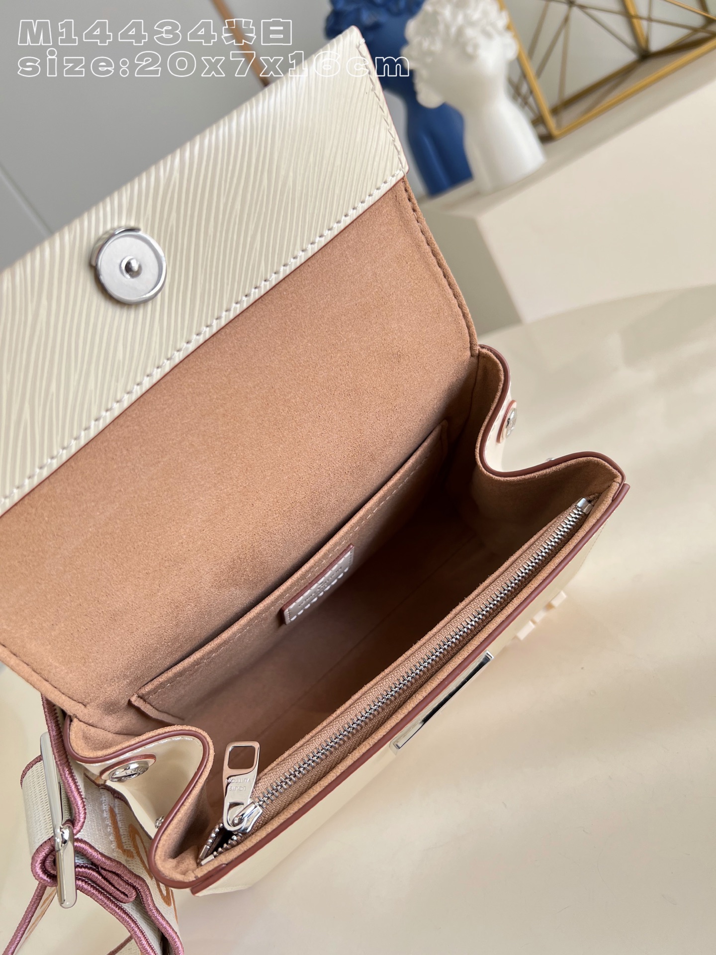 Louis Vuitton Basic Bag M-l