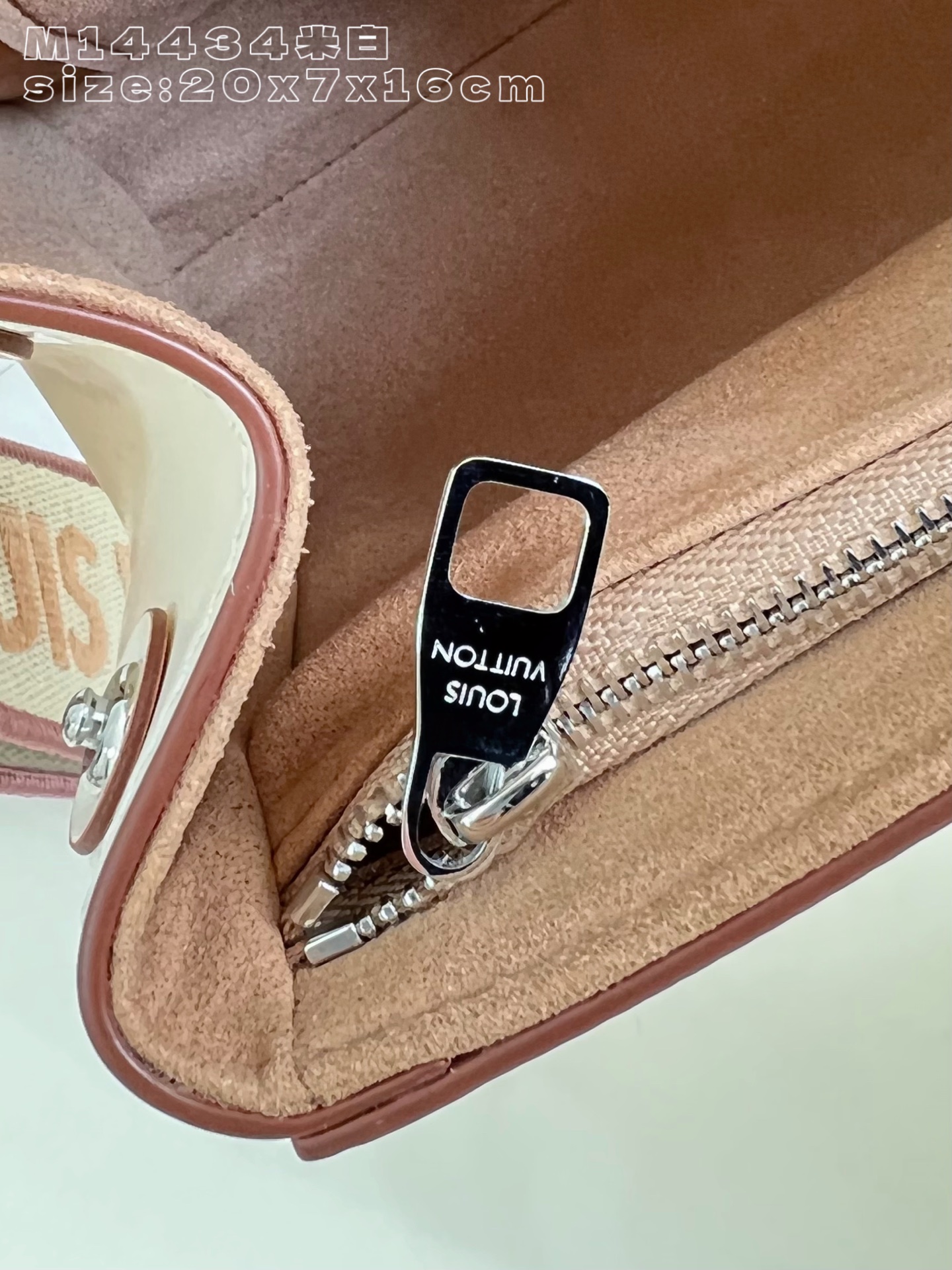 Louis Vuitton Basic Bag M-l